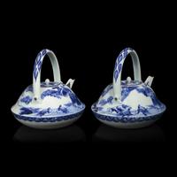 A Pair of Japanese Hirado Blue and White Sake Pots, Late Edo to Meiji Period — 日本江戶-明治時代 平戶燒青花酒壺兩支