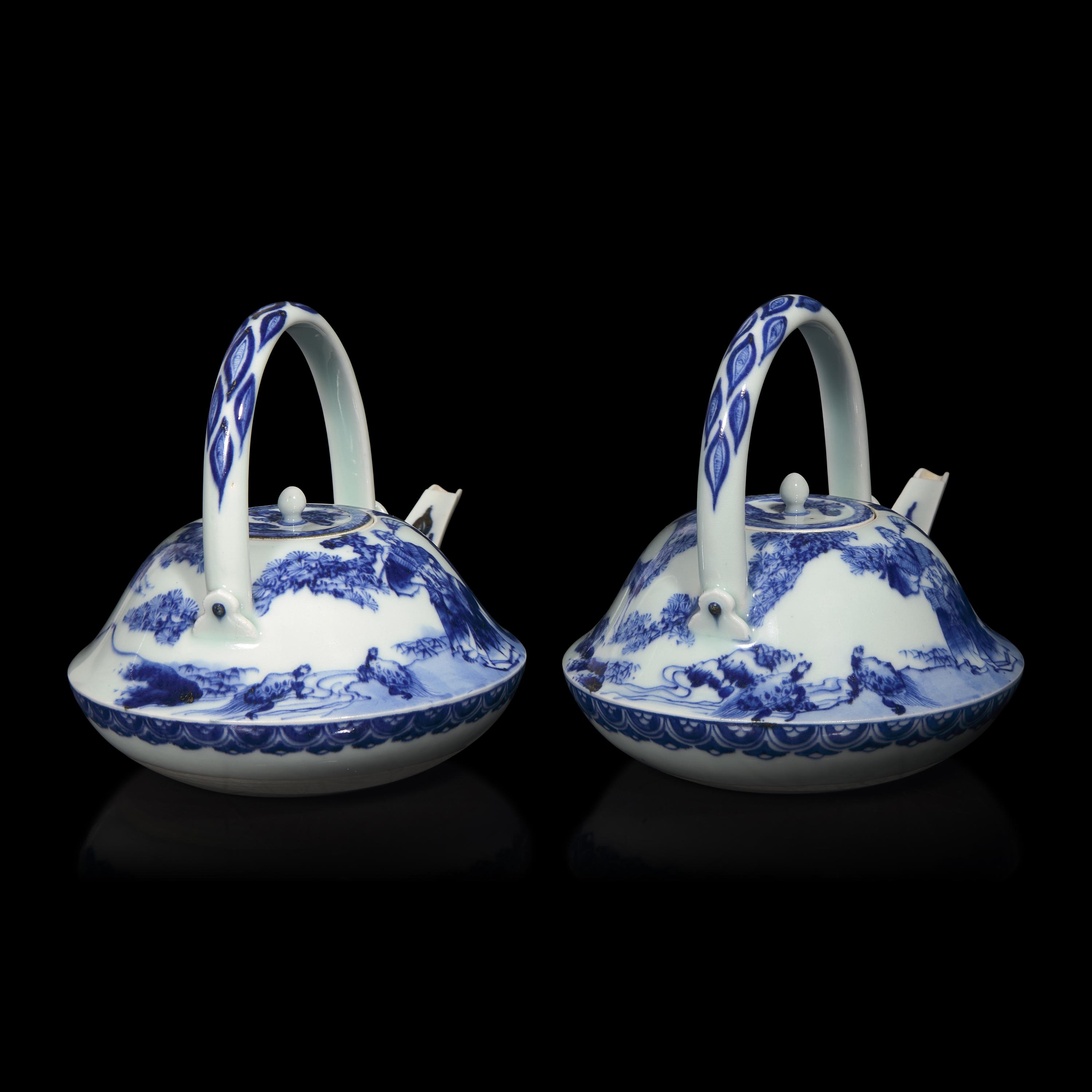 A Pair of Japanese Hirado Blue and White Sake Pots, Late Edo to Meiji Period — 日本江戶-明治時代 平戶燒青花酒壺兩支