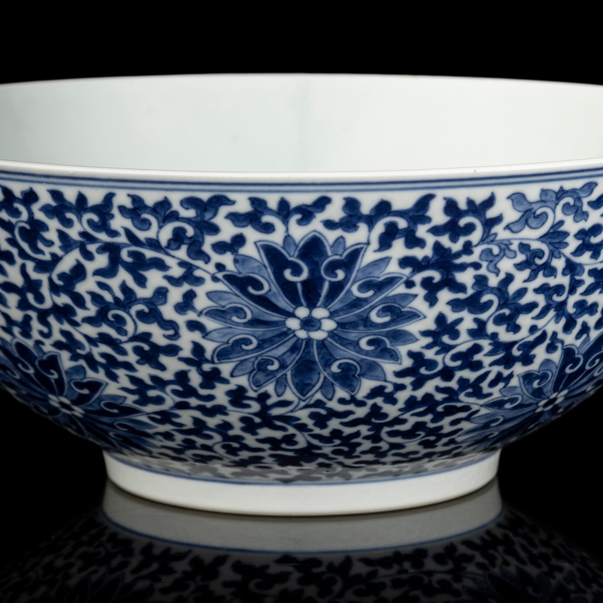A Large Chinese Blue and White Porcelain 'Lotus' Bowl