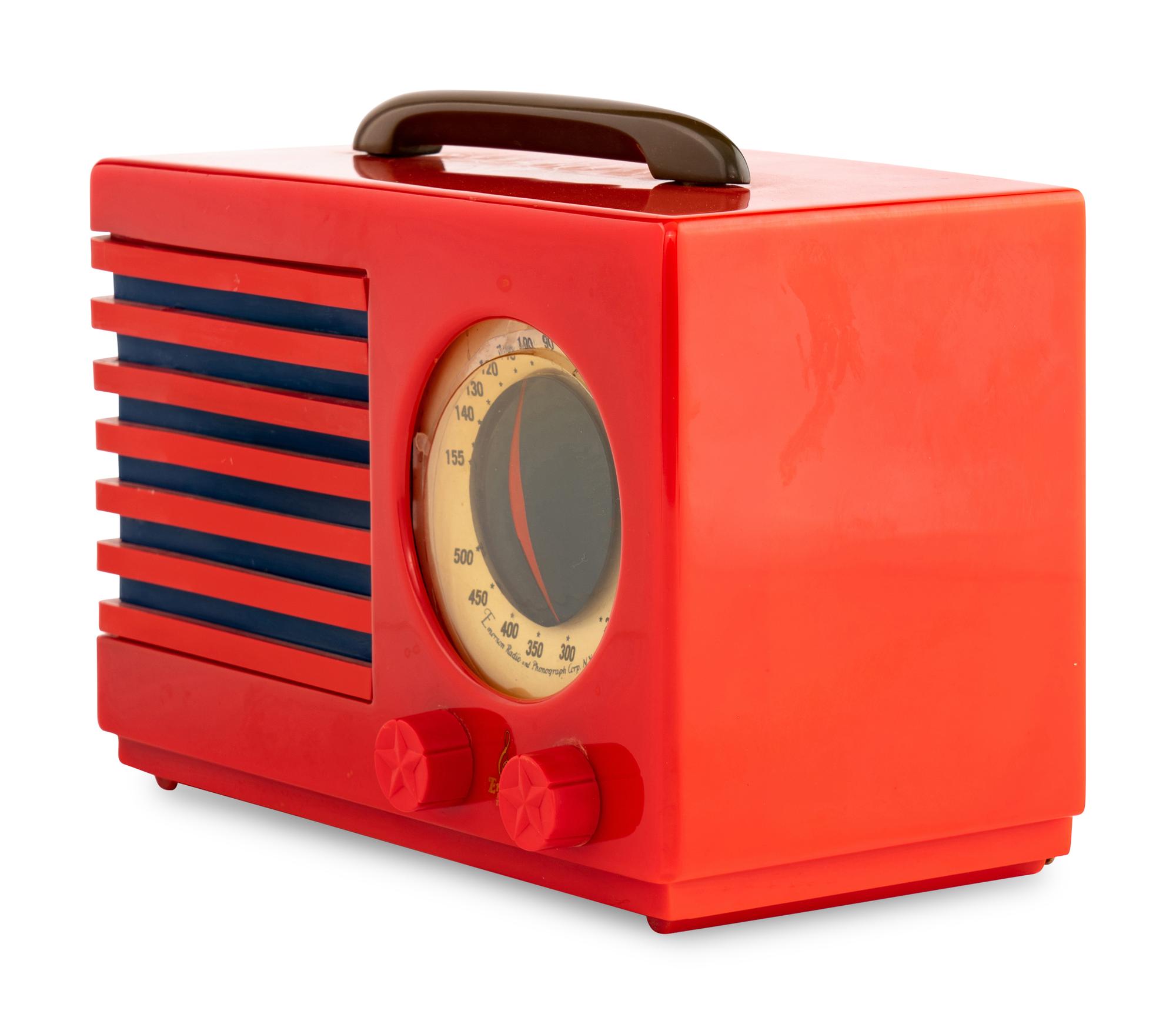 An Emerson Patriot Aristocrat 400 Radio
