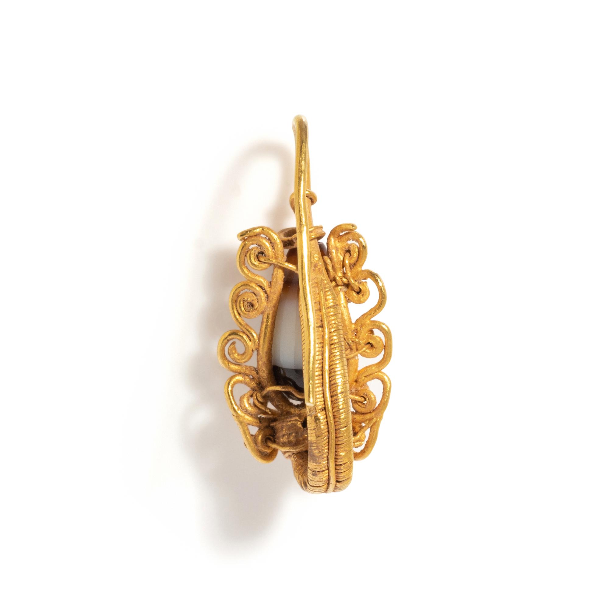 An Eastern Roman Gold and Banded Agate Earring