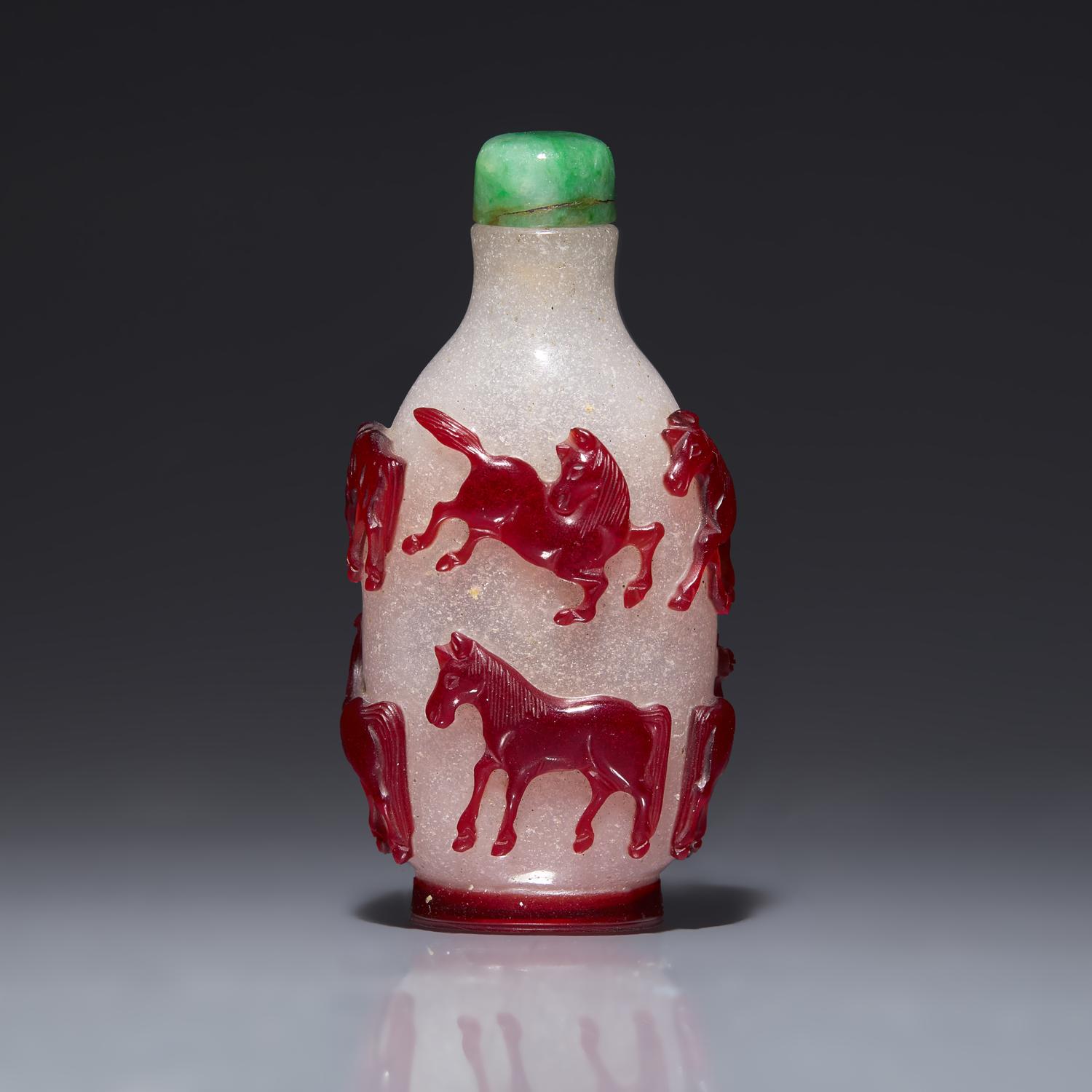 A Chinese Ruby Overlay 'Eight Horses of Wang Mu' Snuff Bottle, 19th Century 清中期 雪霏地套寶石紅料穆王八駿鼻烟壺