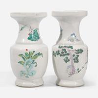 An associated pair of Chinese famille rose-decorated porcelain baluster vases 粉彩观音瓶 或为一对 Qing dynasty ?
