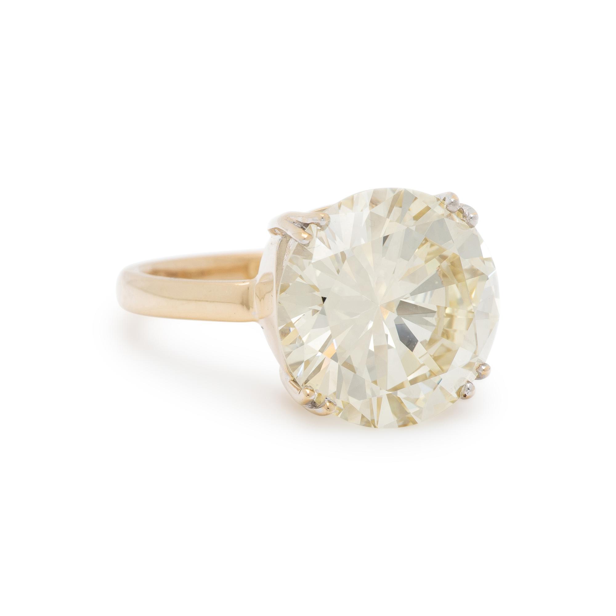 YELLOW GOLD AND DIAMOND RING