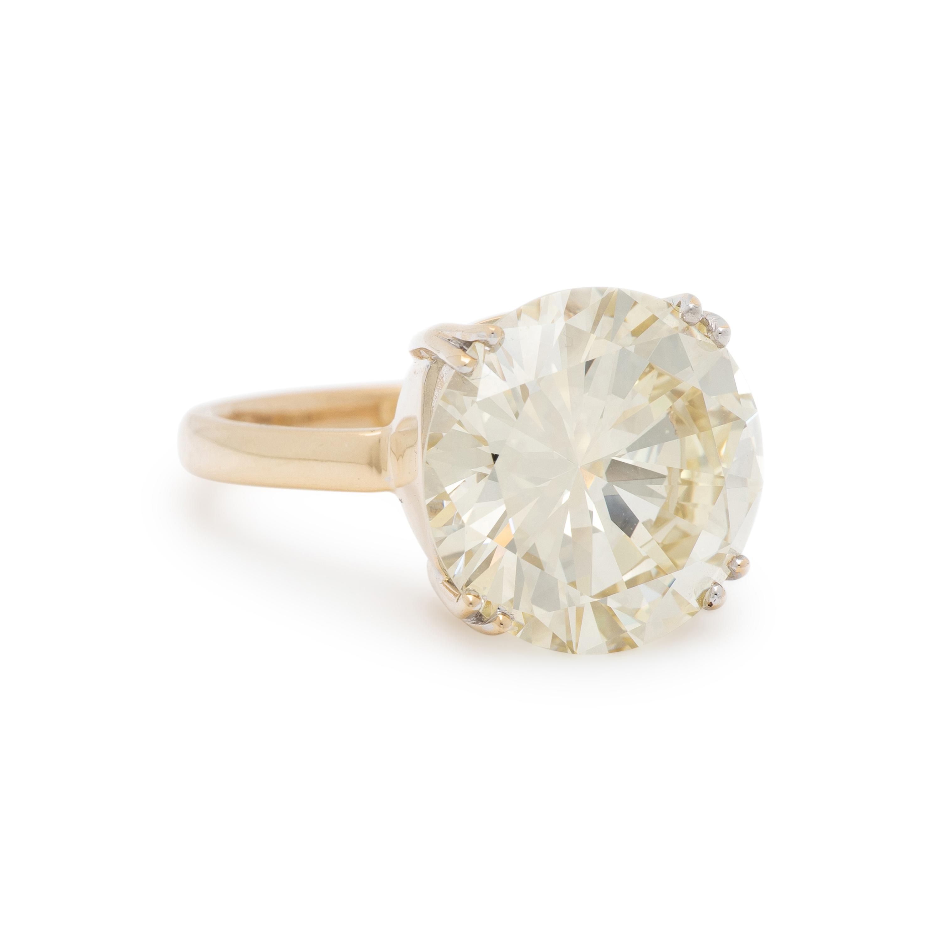 YELLOW GOLD AND DIAMOND RING