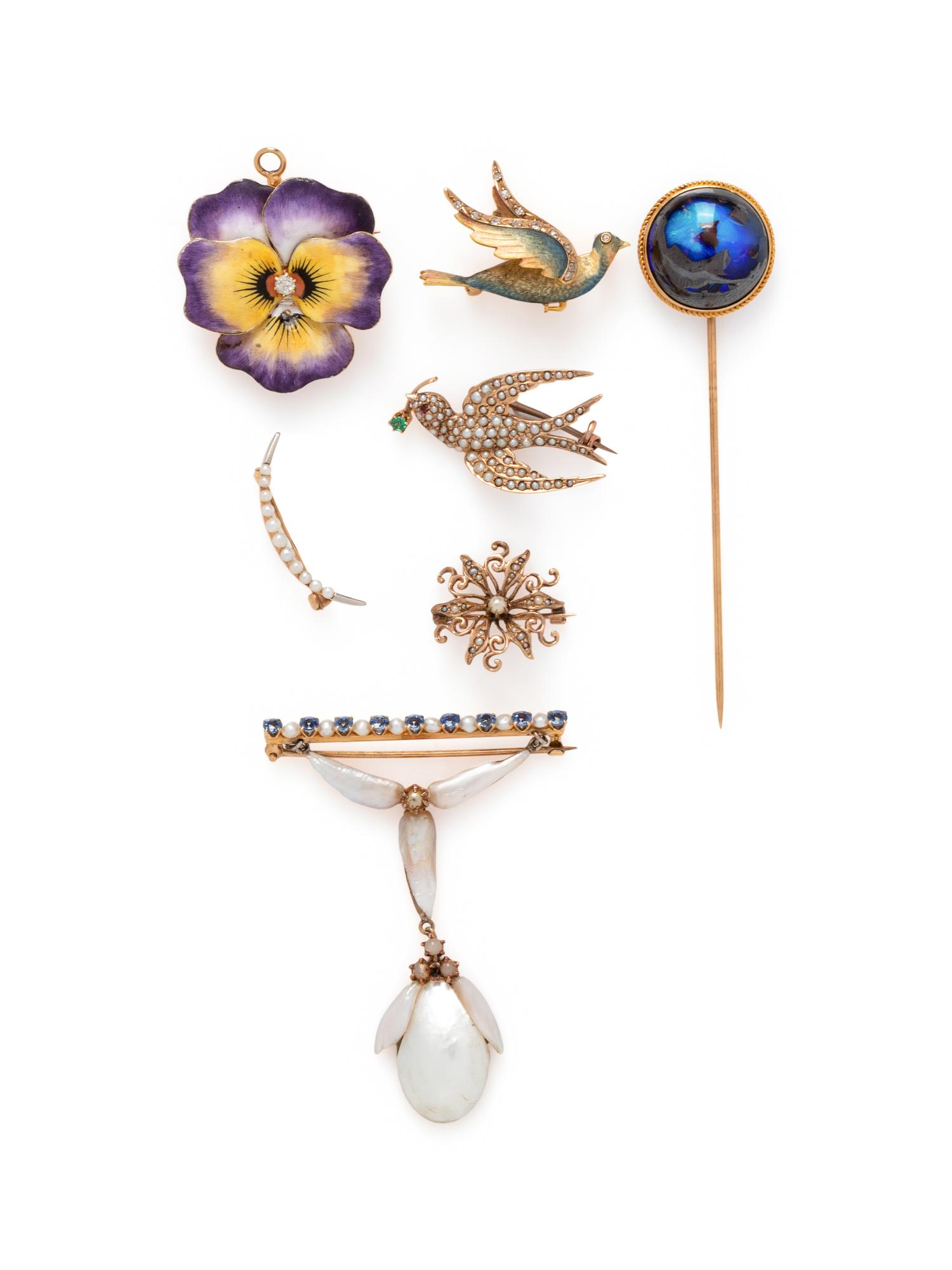 COLLECTION OF ANTIQUE BROOCHES