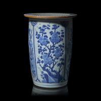 A Chinese Blue and White Kosmetsuke Porcelain Water Vessel, 17th Century 明末清初過渡期 青花花卉紋罐