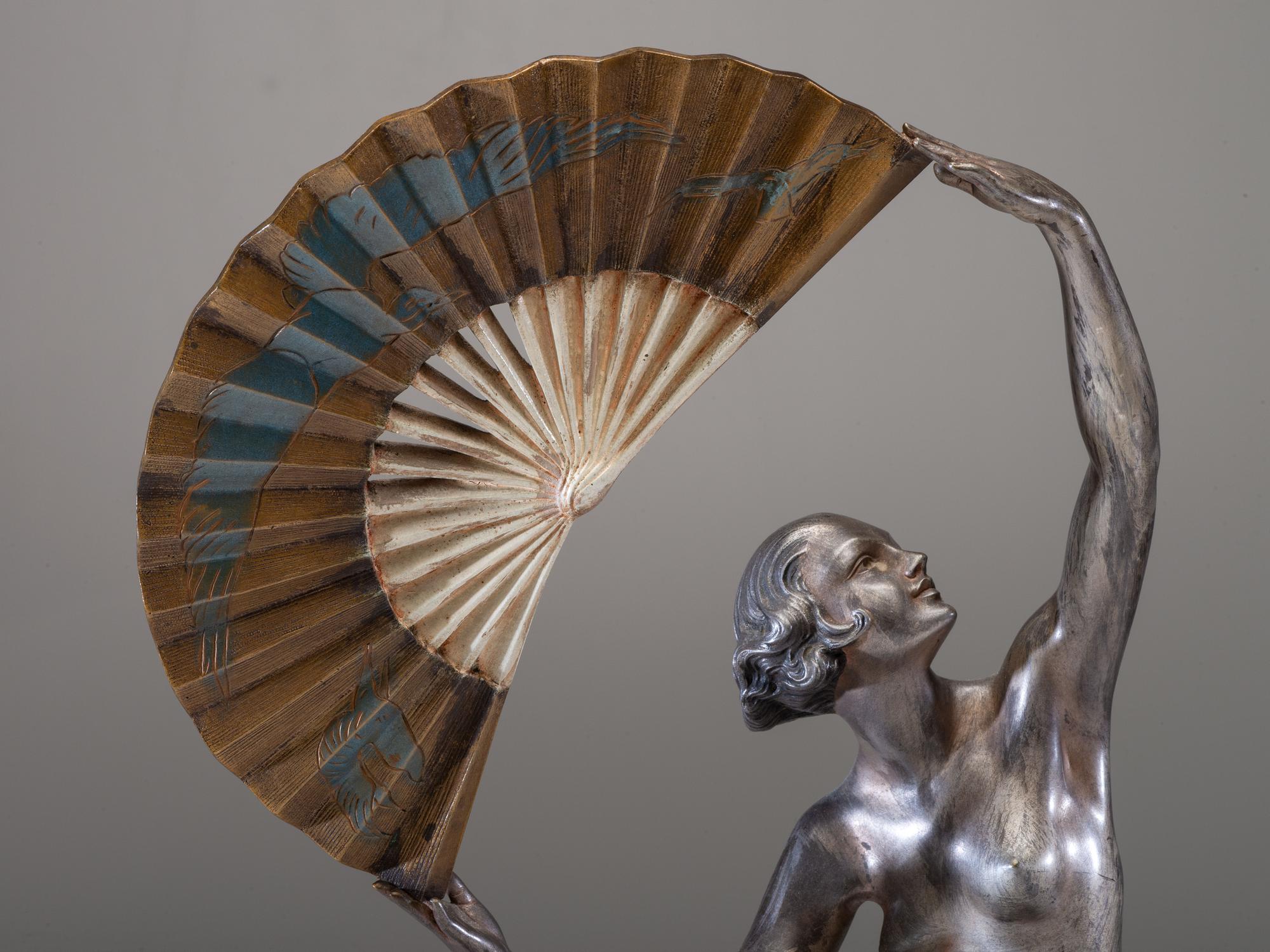 Femme a l'eventail Sculpture