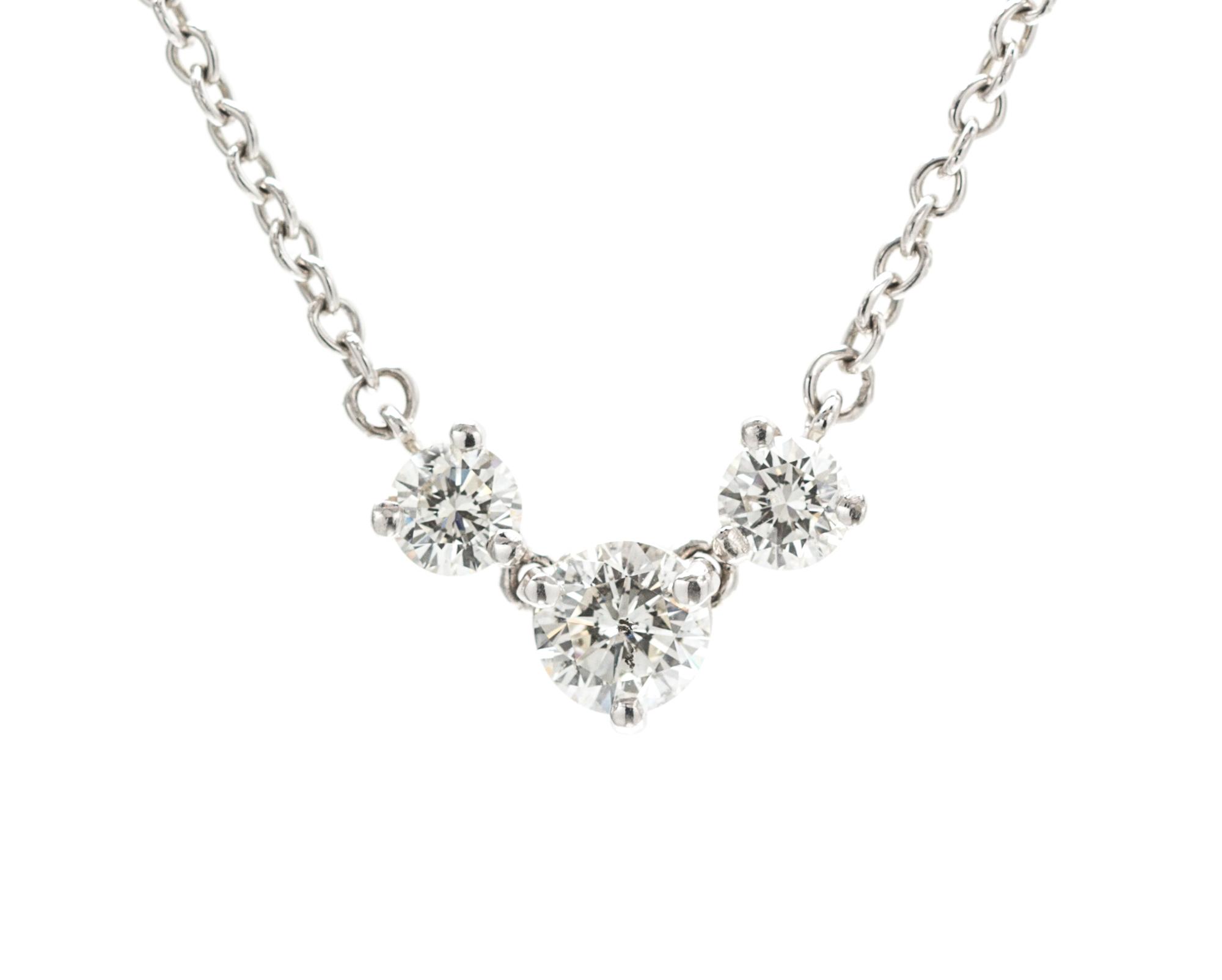 An 18 Karat White Gold and Diamond Necklace, 3.00 dwts.