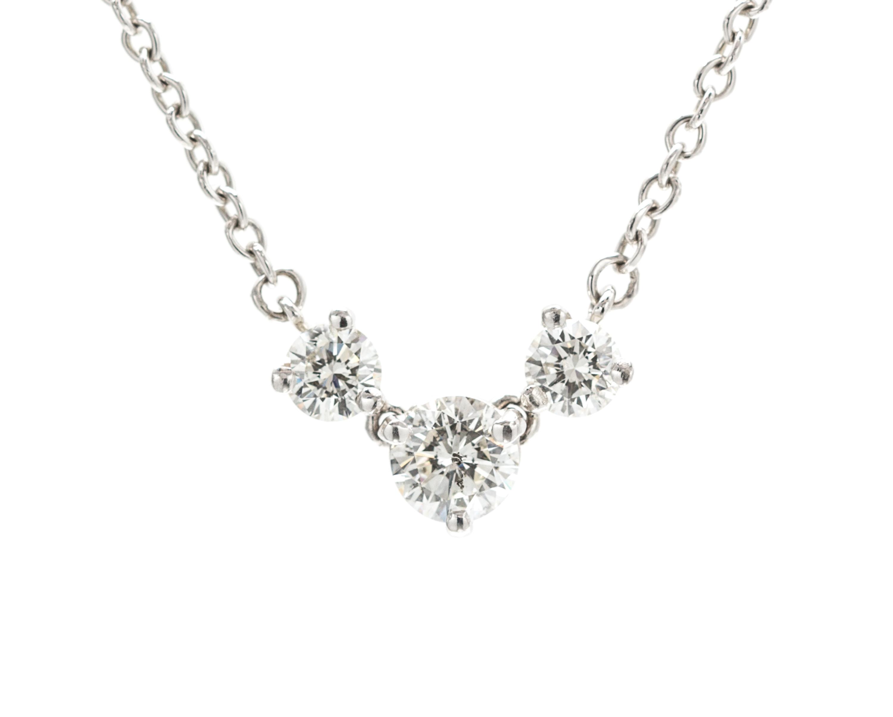An 18 Karat White Gold and Diamond Necklace, 3.00 dwts.