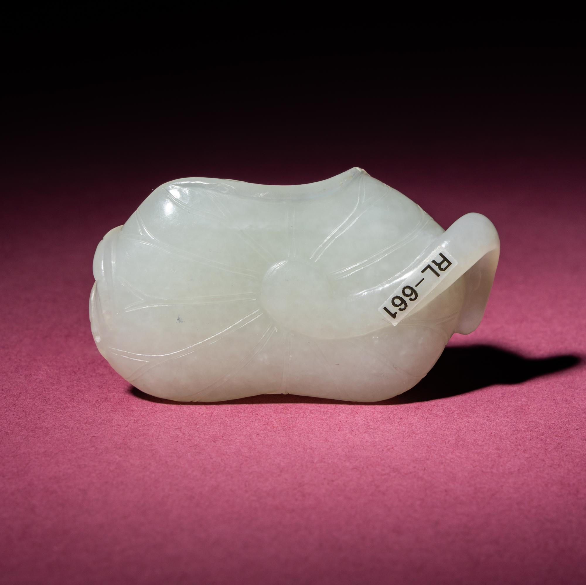 A Chinese White Jade Carving of a Crab on Lotus Leaf, 18th/19th Century — 清中期 白玉蓮葉螃蟹把件