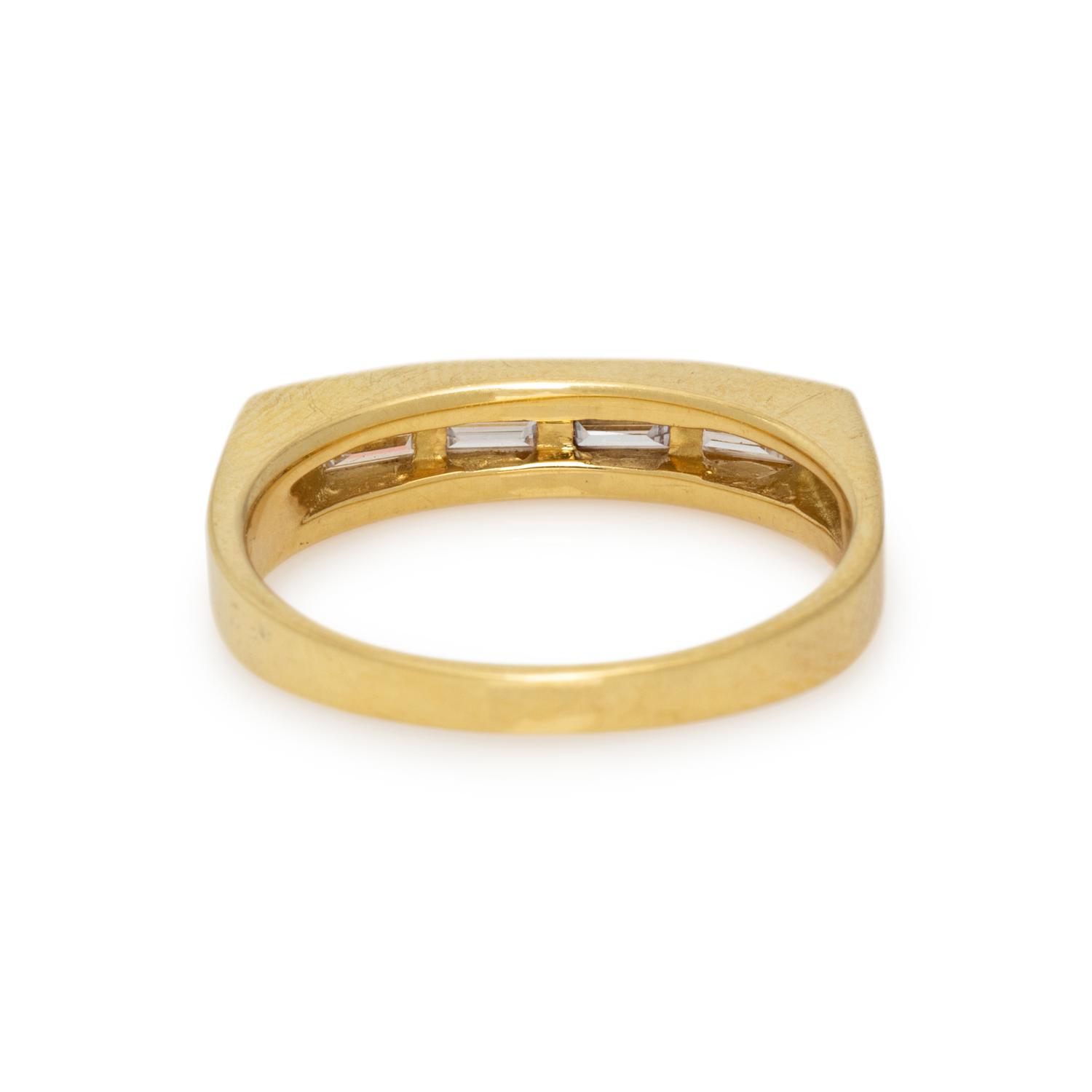 YELLOW GOLD AND DIAMOND RING