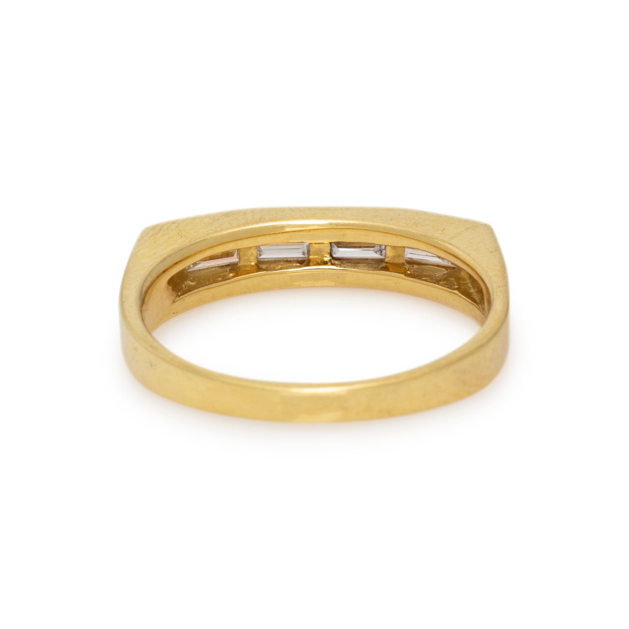YELLOW GOLD AND DIAMOND RING