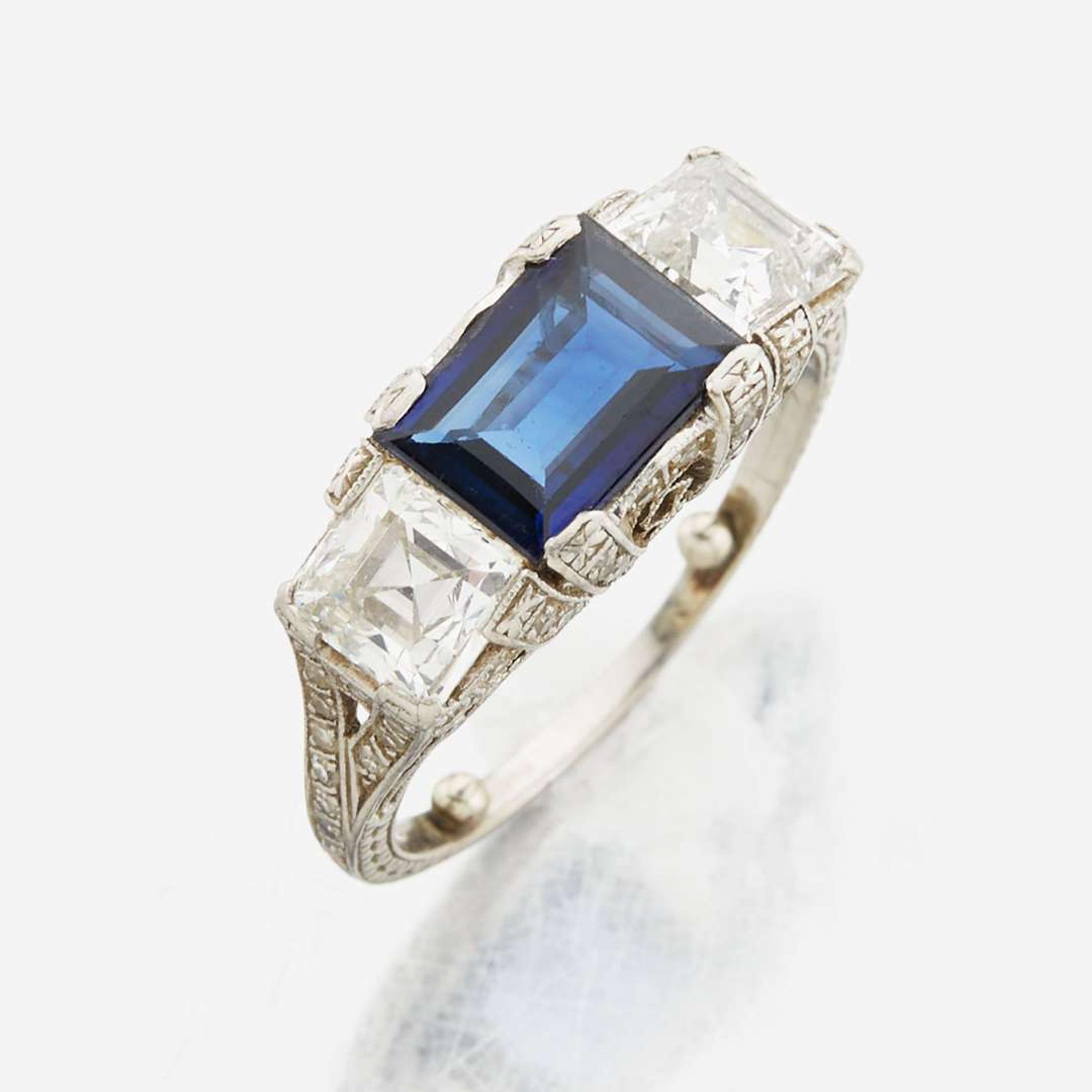 An Edwardian sapphire, diamond, and platinum ring