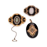 COLLECTION OF ANTIQUE MOURNING JEWELRY
