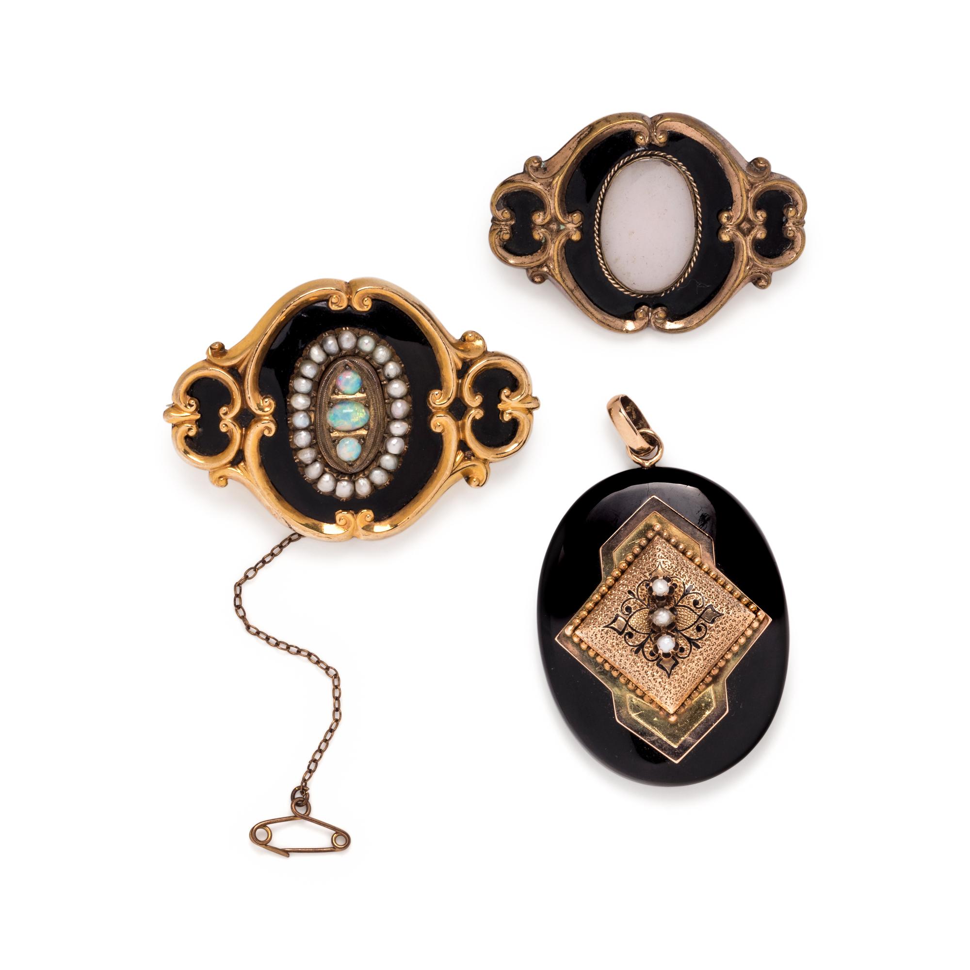 COLLECTION OF ANTIQUE MOURNING JEWELRY