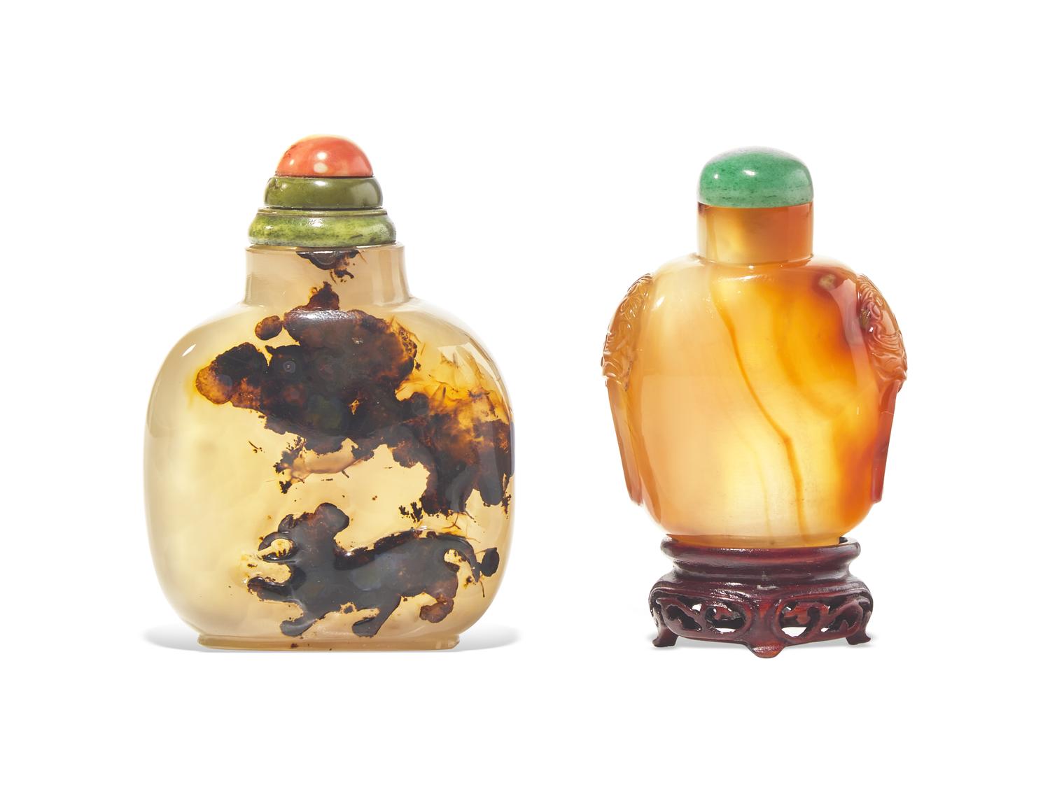 Two Chinese Carved Agate Snuff Bottles, 19th Century 清中晚期 瑪瑙俏雕鼻煙壺兩隻
