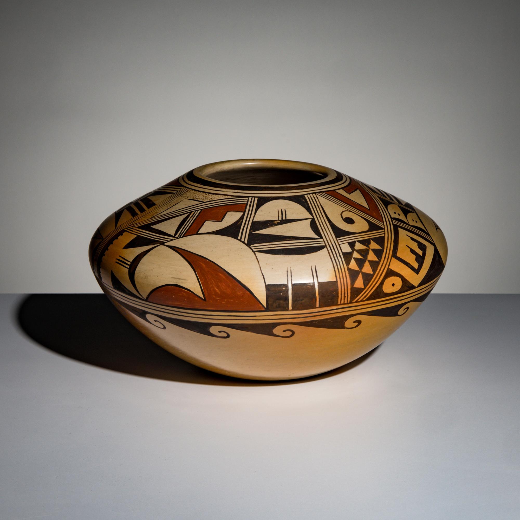 Verna Nahee (Hopi-Tewa, b. 1940) — Award Winning Pottery Jar