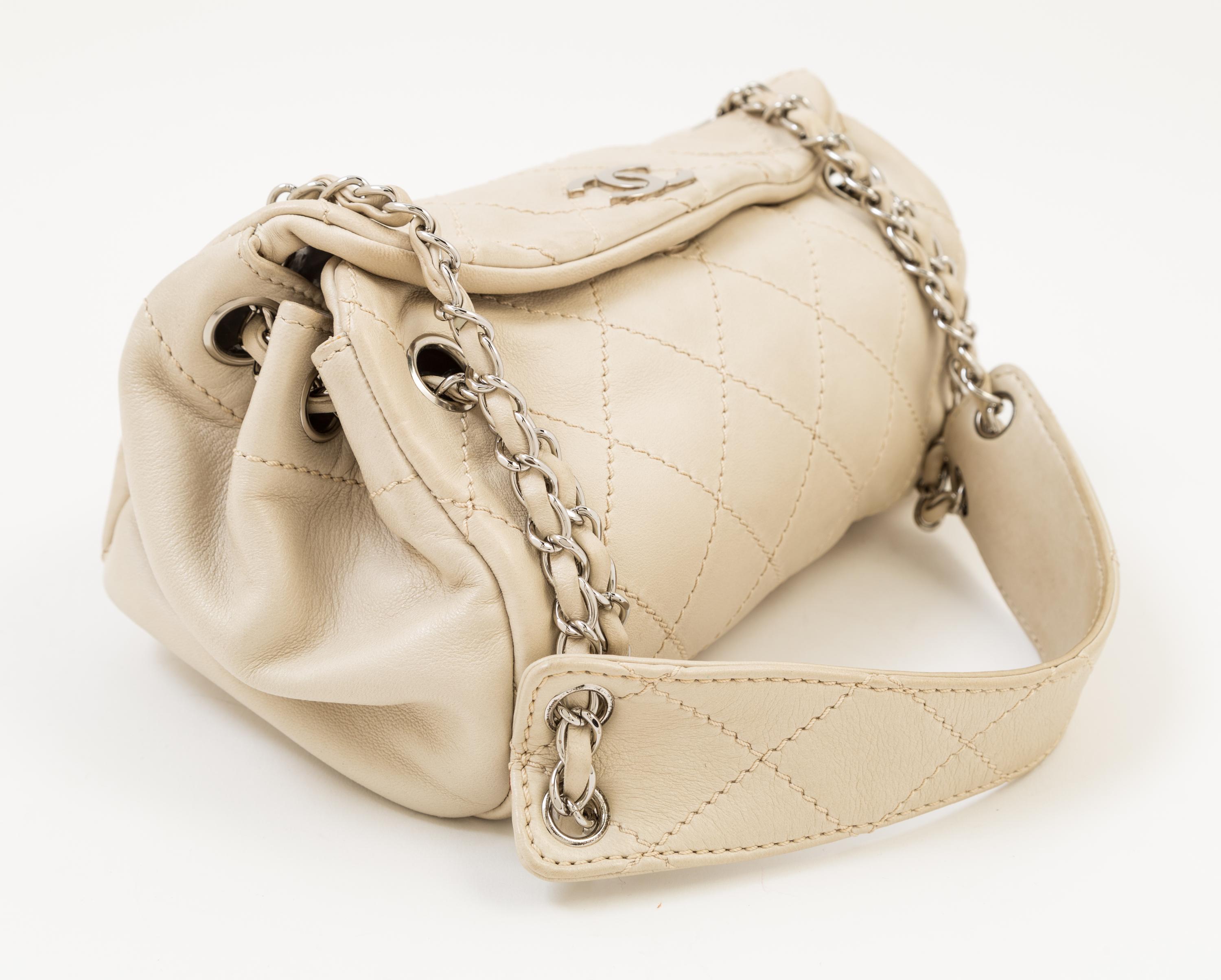 A Chanel Cream Lambskin Quilted Shoulder Bag, 9.5" x 7" x 5.5"; Strap drop: 10".