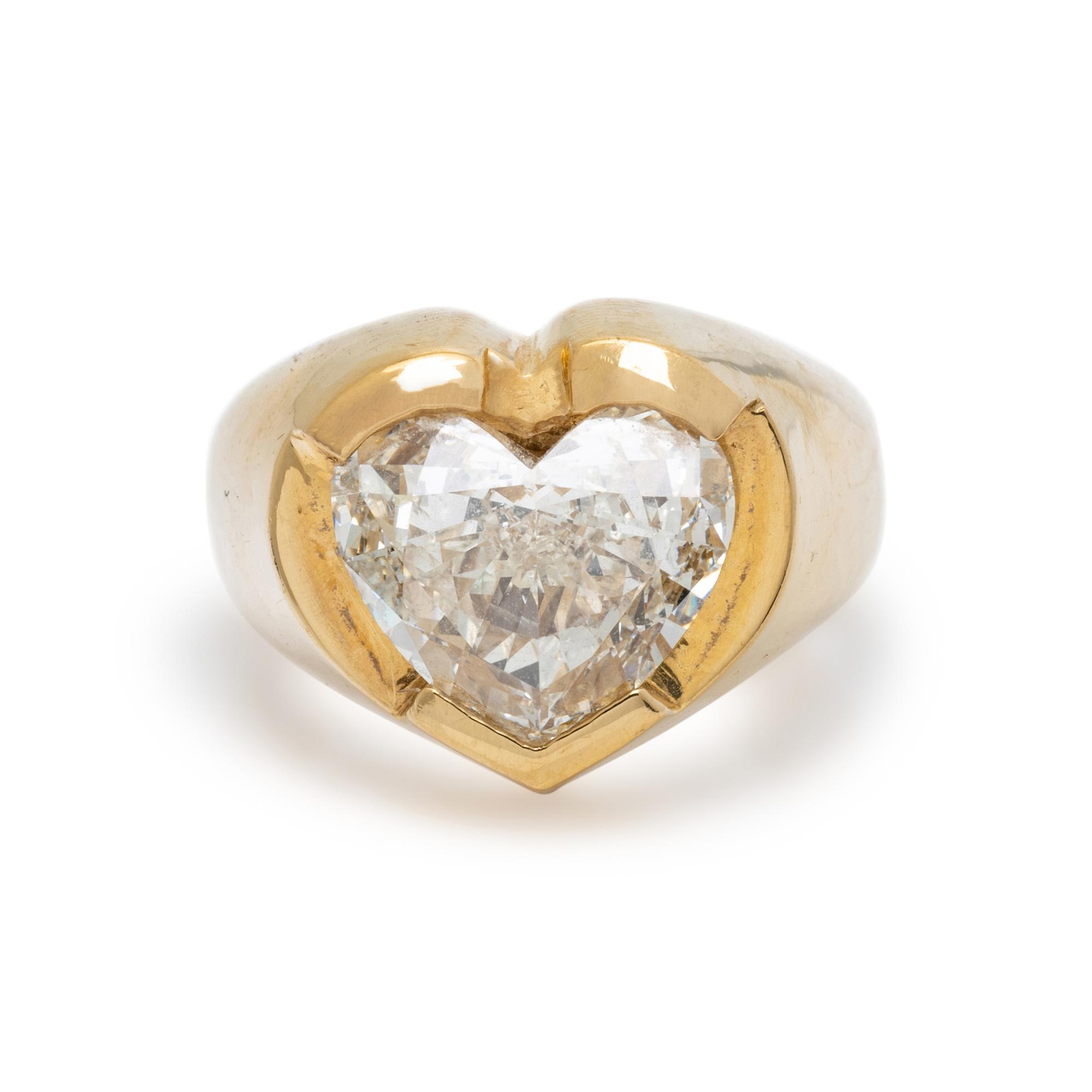 HEART SHAPE DIAMOND AND YELLOW GOLD RING