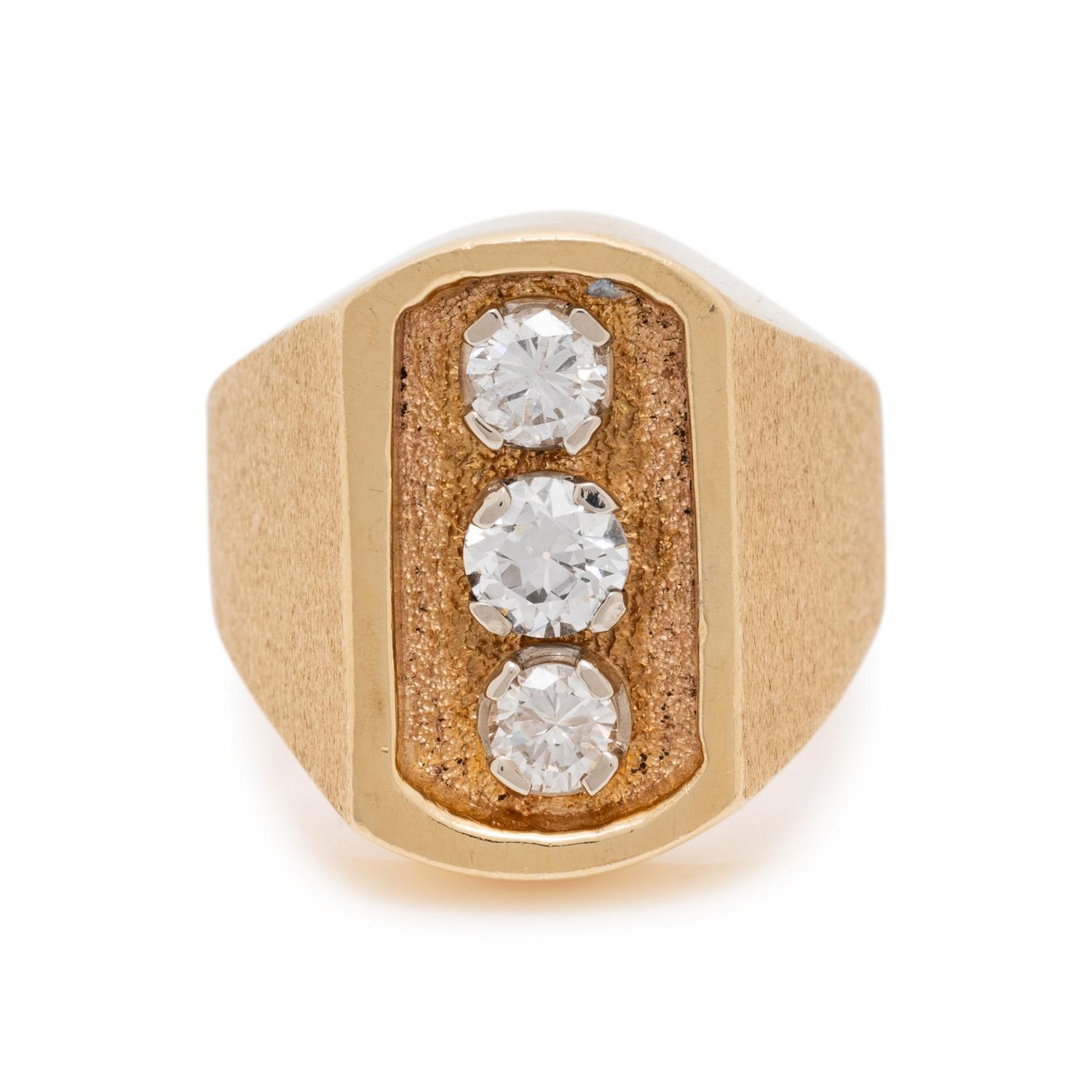 YELLOW GOLD AND DIAMOND RING