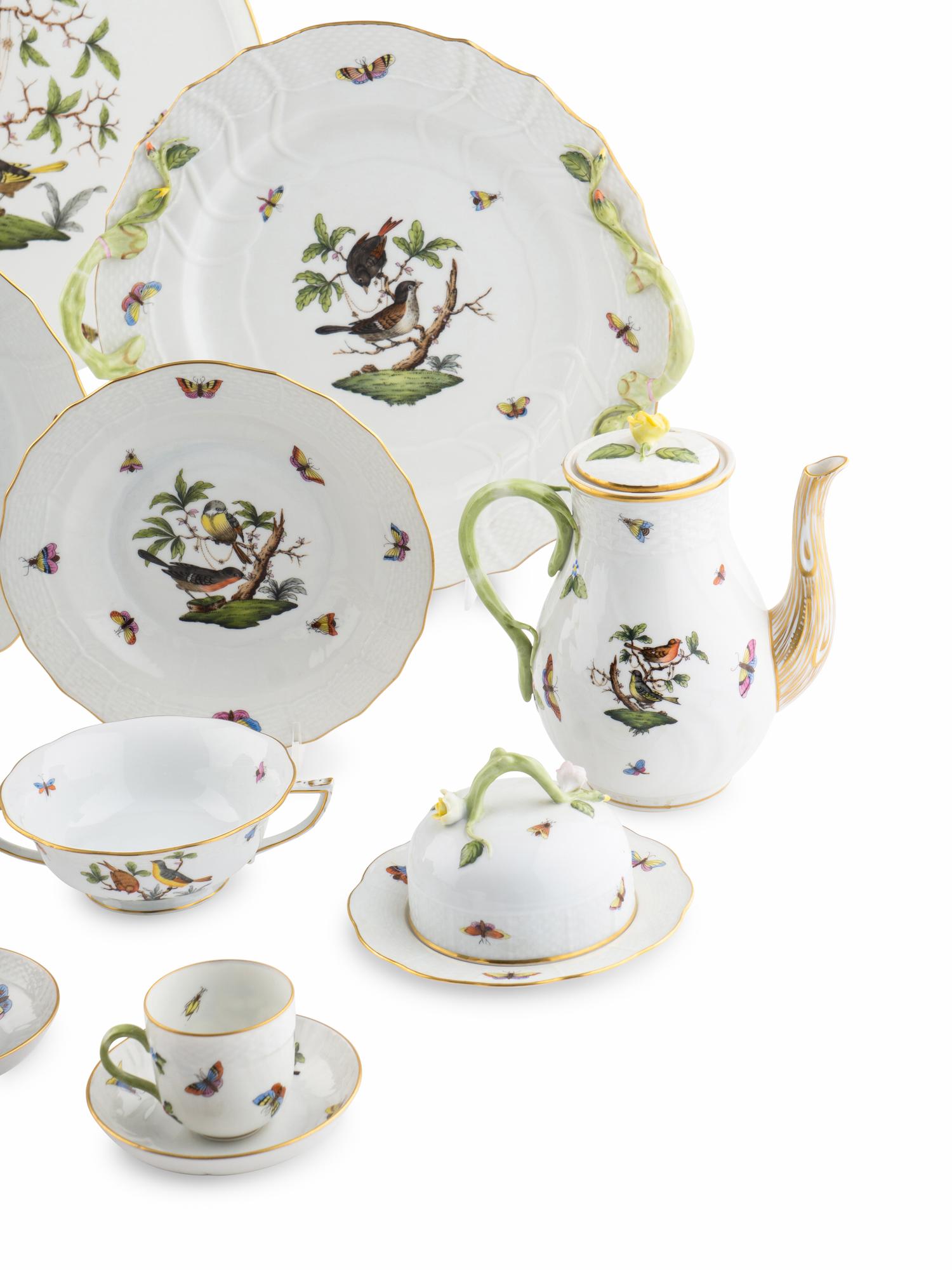 A Herend Porcelain Rothschild Bird Dinner Service