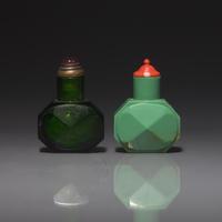 Two Chinese Faceted Glass Snuff Bottles, 18th-19th Century 清中期 綠料磨棱鼻烟壺兩支
