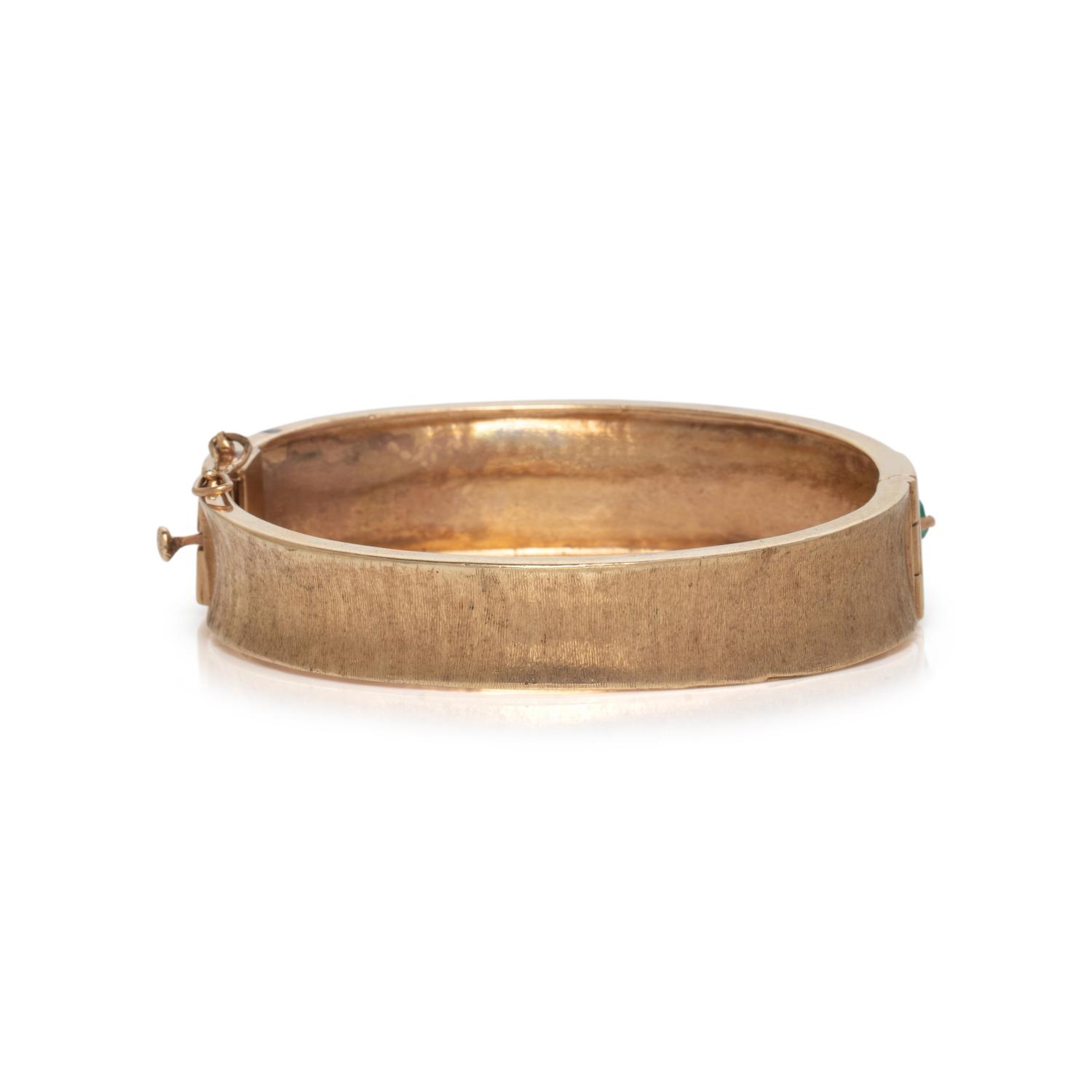 YELLOW GOLD AND EMERALD BANGLE BRACELET