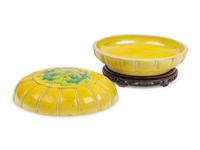 A Chinese Green and Yellow Glazed Porcelain 'Dragons' Covered Box
