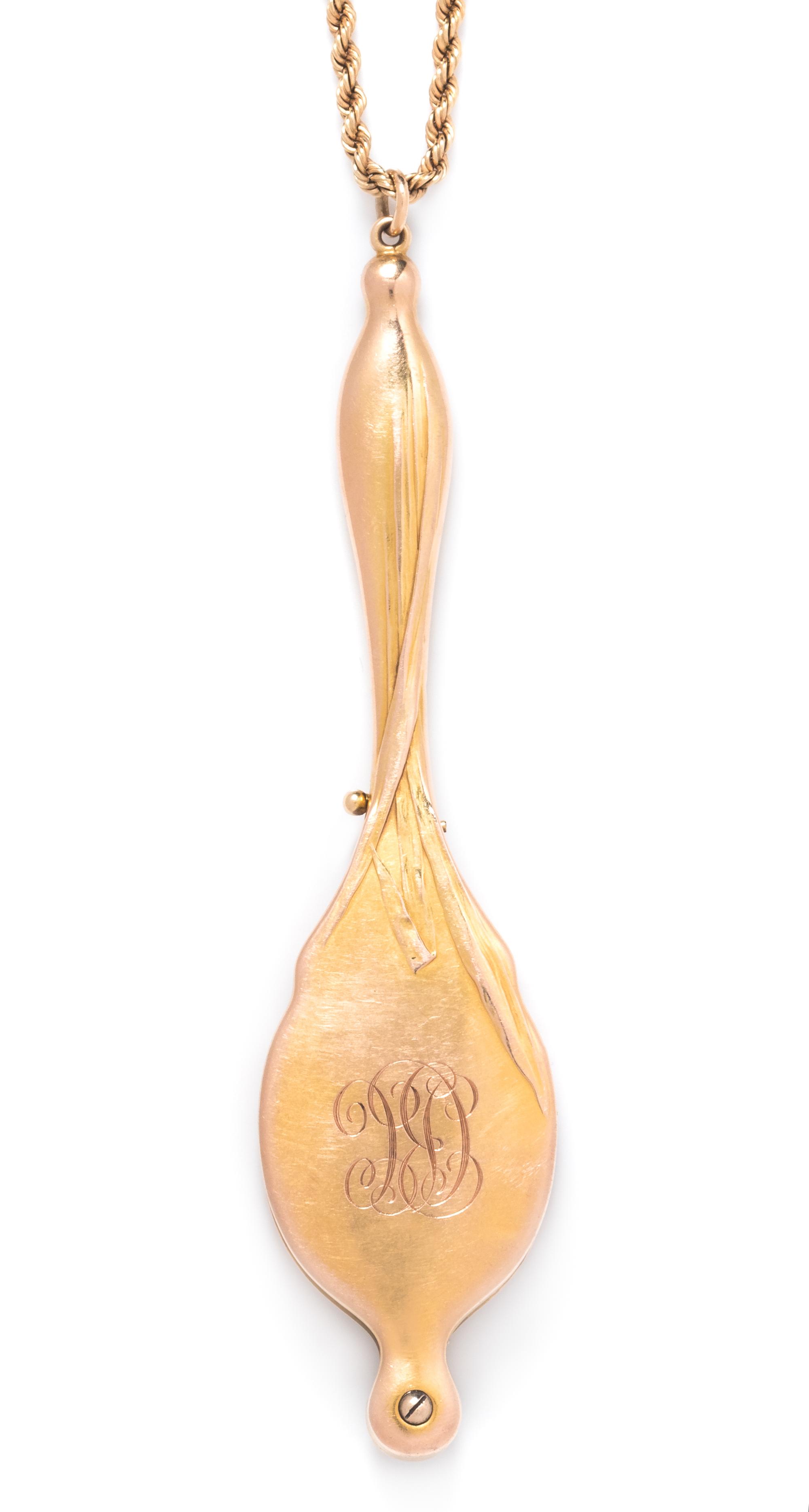 An Art Nouveau 14 Karat Yellow Gold Lorgnette with Longchain,