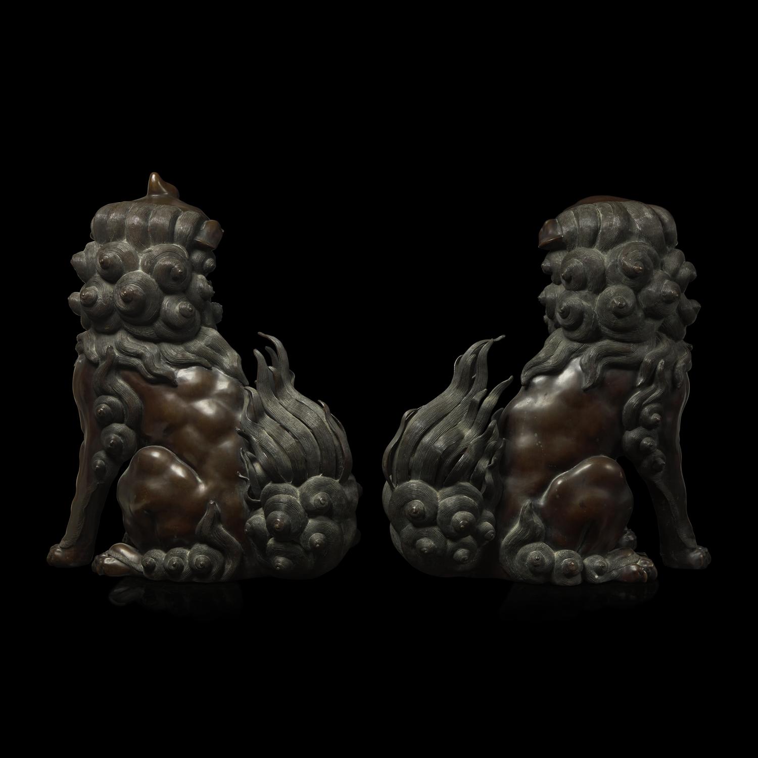 A Pair of Japanese Patinated Bronze Guardian Dogs, Komainu, Signed Yoshikawa Yasuyoshi, Meiji Period, 日本明治時期 銅狛犬一對