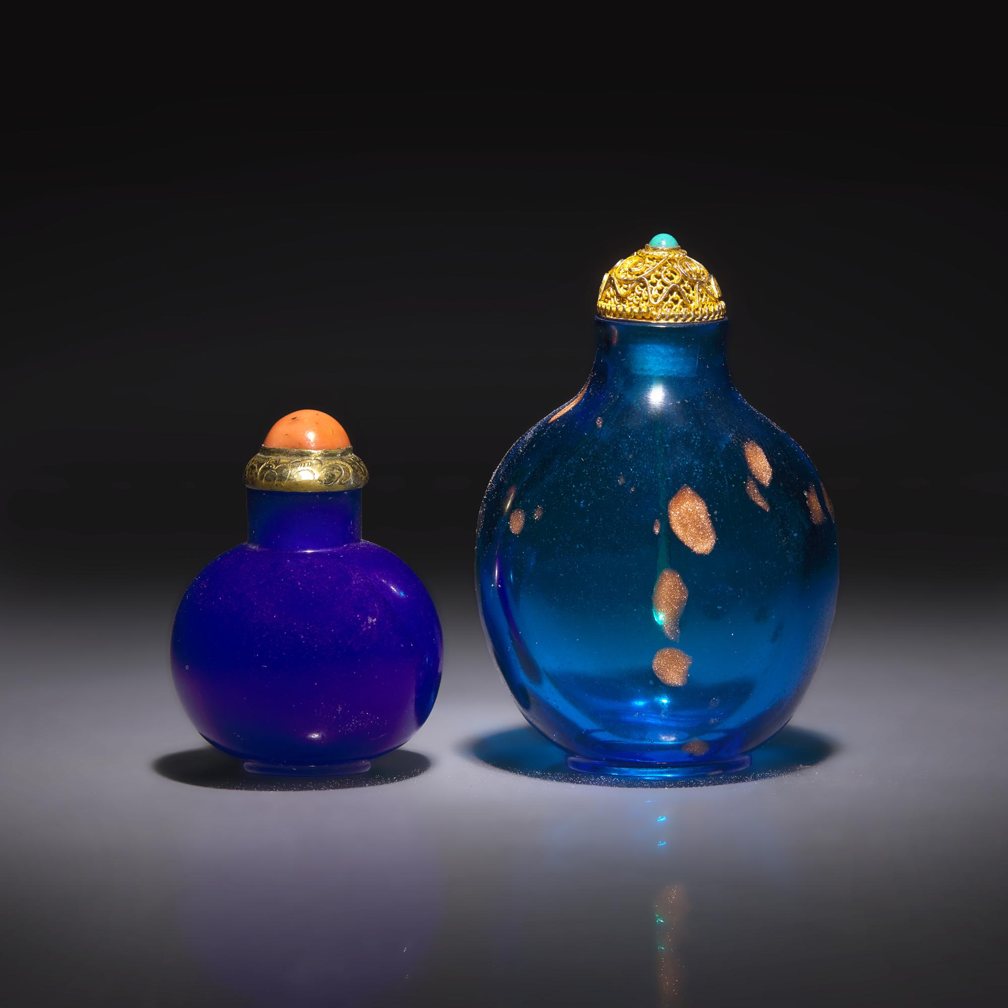 Two Chinese Glass Snuff Bottles, 18th/19th Century — 清中期 藍料鼻烟壺兩支