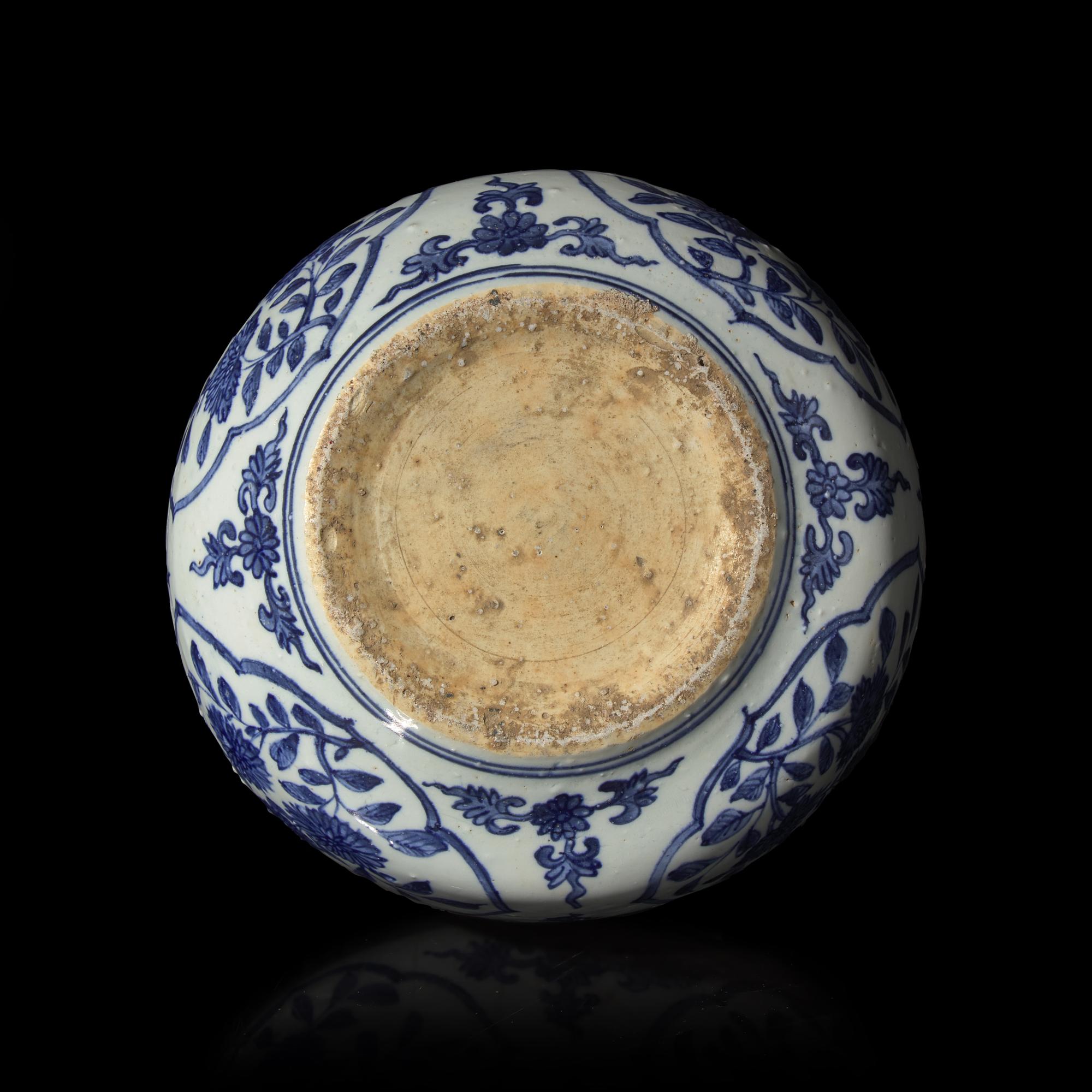 A Chinese Blue and White Jar, Probably Ming Dynasty, 16th/17th Century 或明 青花花卉紋罐