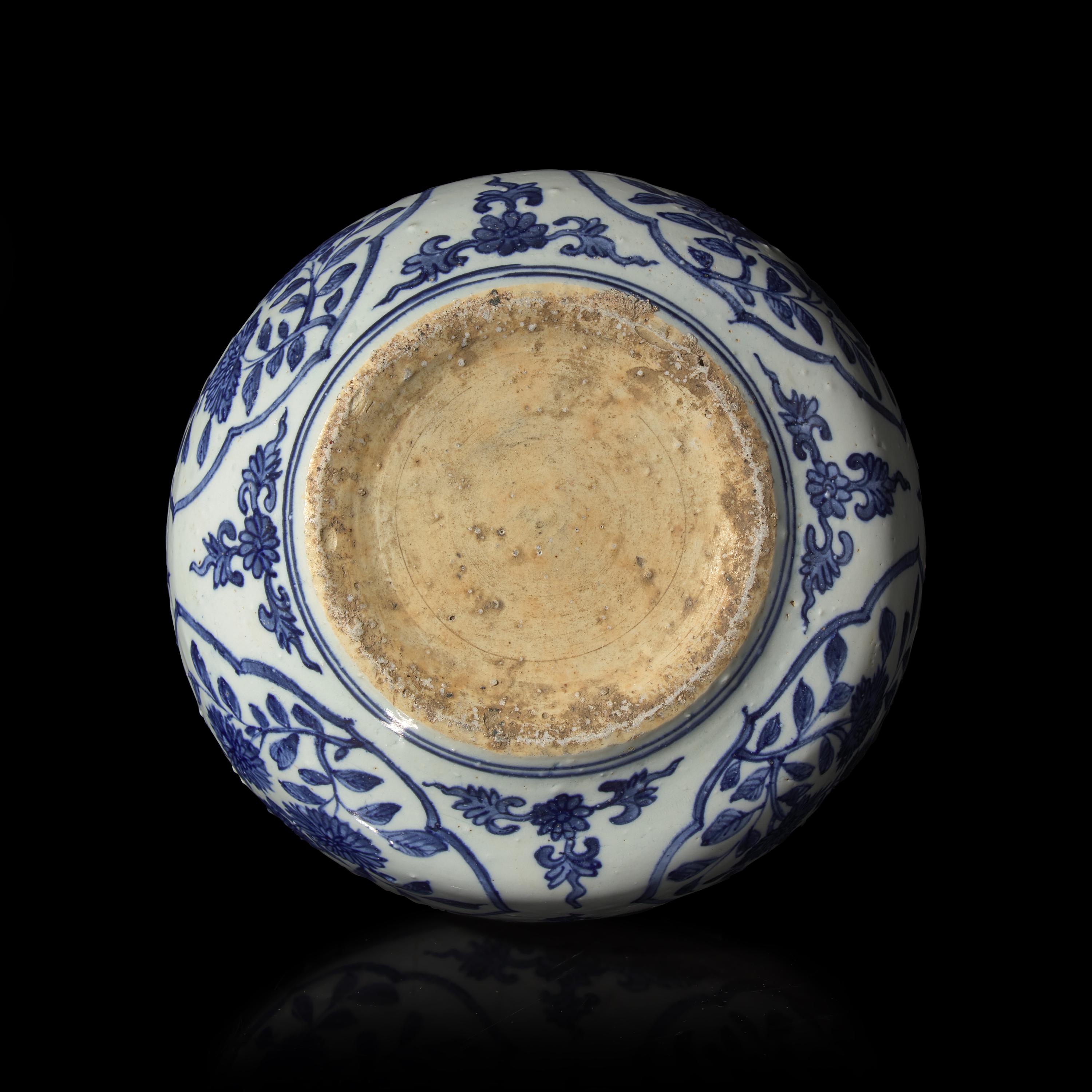 A Chinese Blue and White Jar, Probably Ming Dynasty, 16th/17th Century 或明 青花花卉紋罐