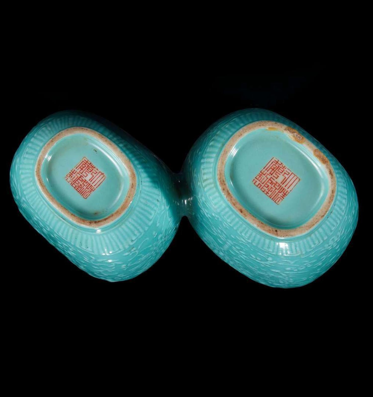 A Chinese turquoise ground-glazed porcelain double-vase 松石绿釉双联葫芦瓶