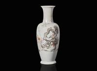 Three various Chinese "Lotus" dishes and a baluster vase, 18th to 20th century 蓮花盤三隻與棒槌瓶一組 十八至二十世紀