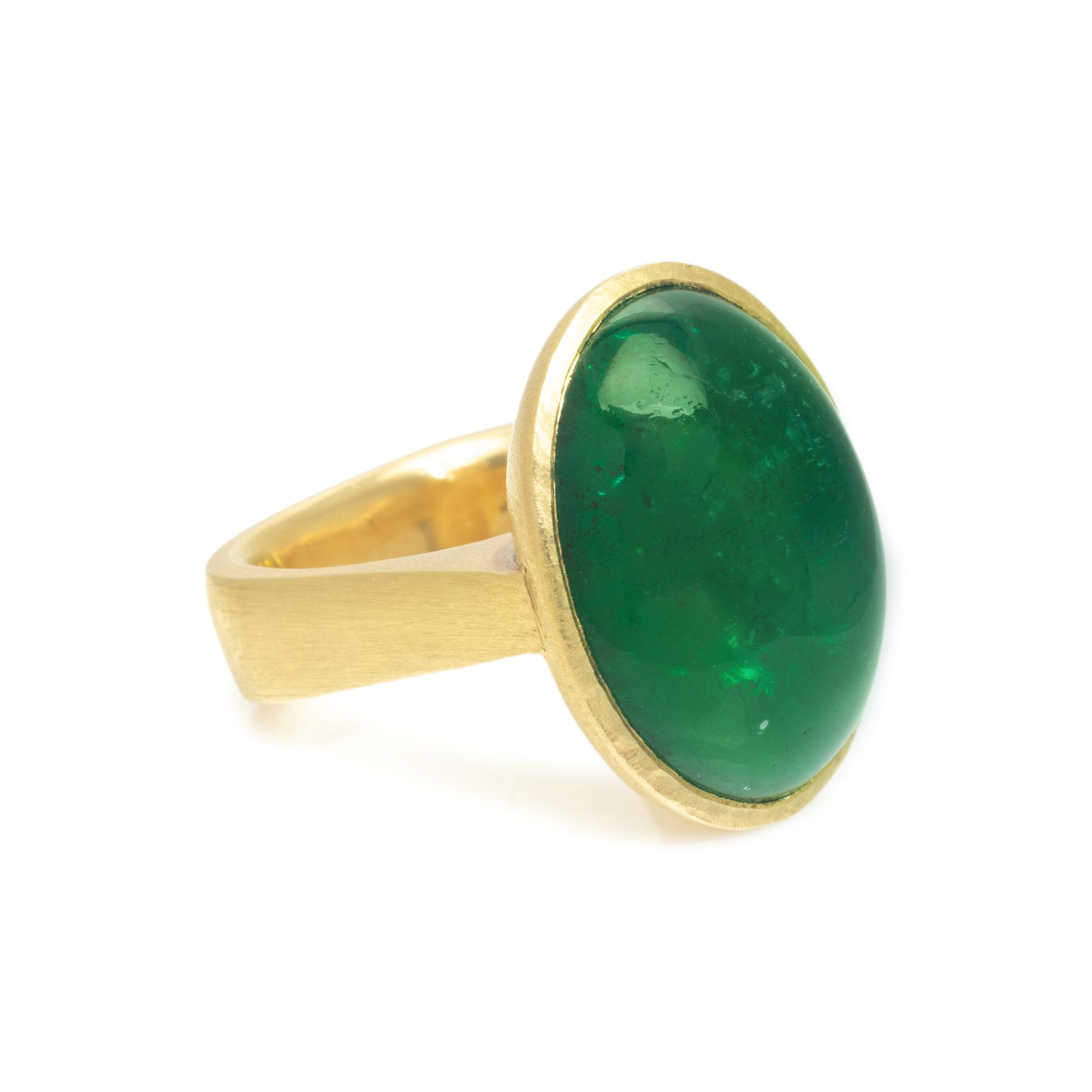 YELLOW GOLD AND EMERALD RING