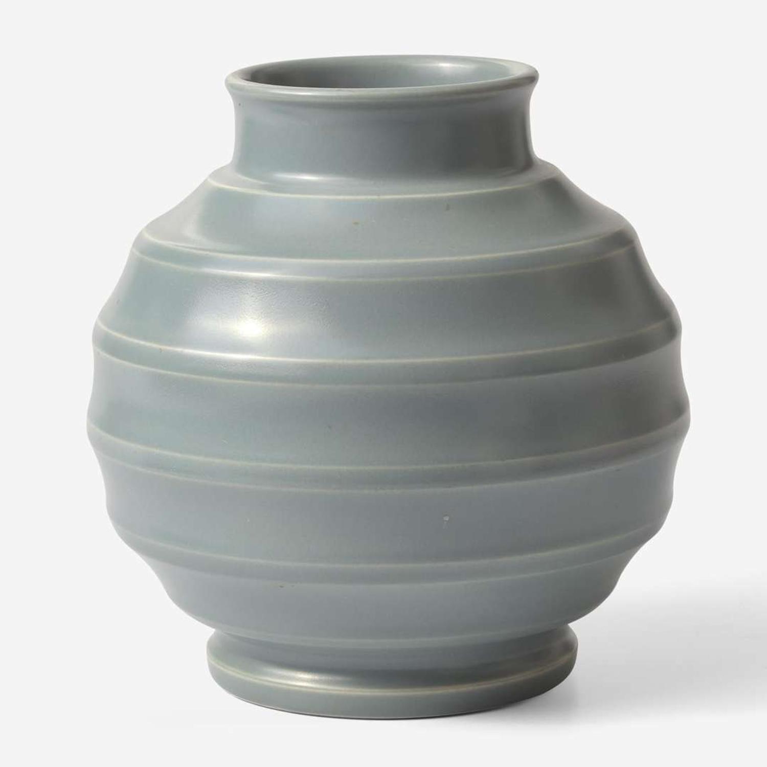 A Wedgwood Keith Murray (1892-1981) Designed Heron Gray Vase UK, 1930s