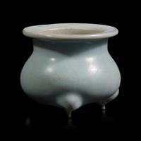 A Small Chinese Jun Style Blue Glazed Small Censer — 仿鈞窯三足小香爐