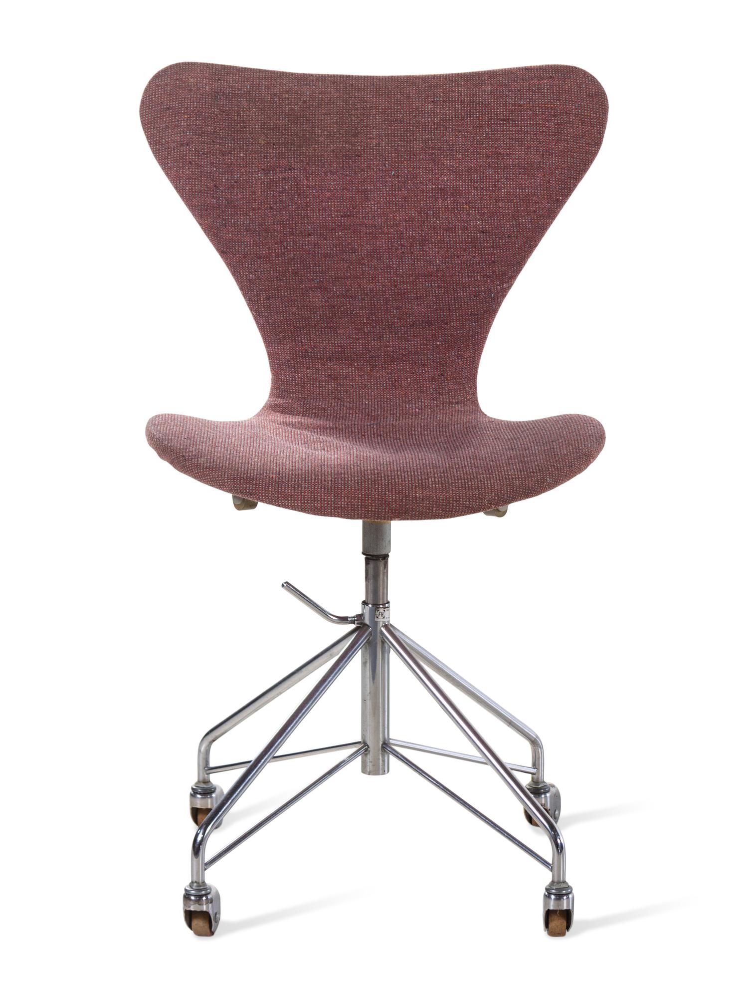 Series 7 Chair, model 3117, Fritz Hansen, Denmark