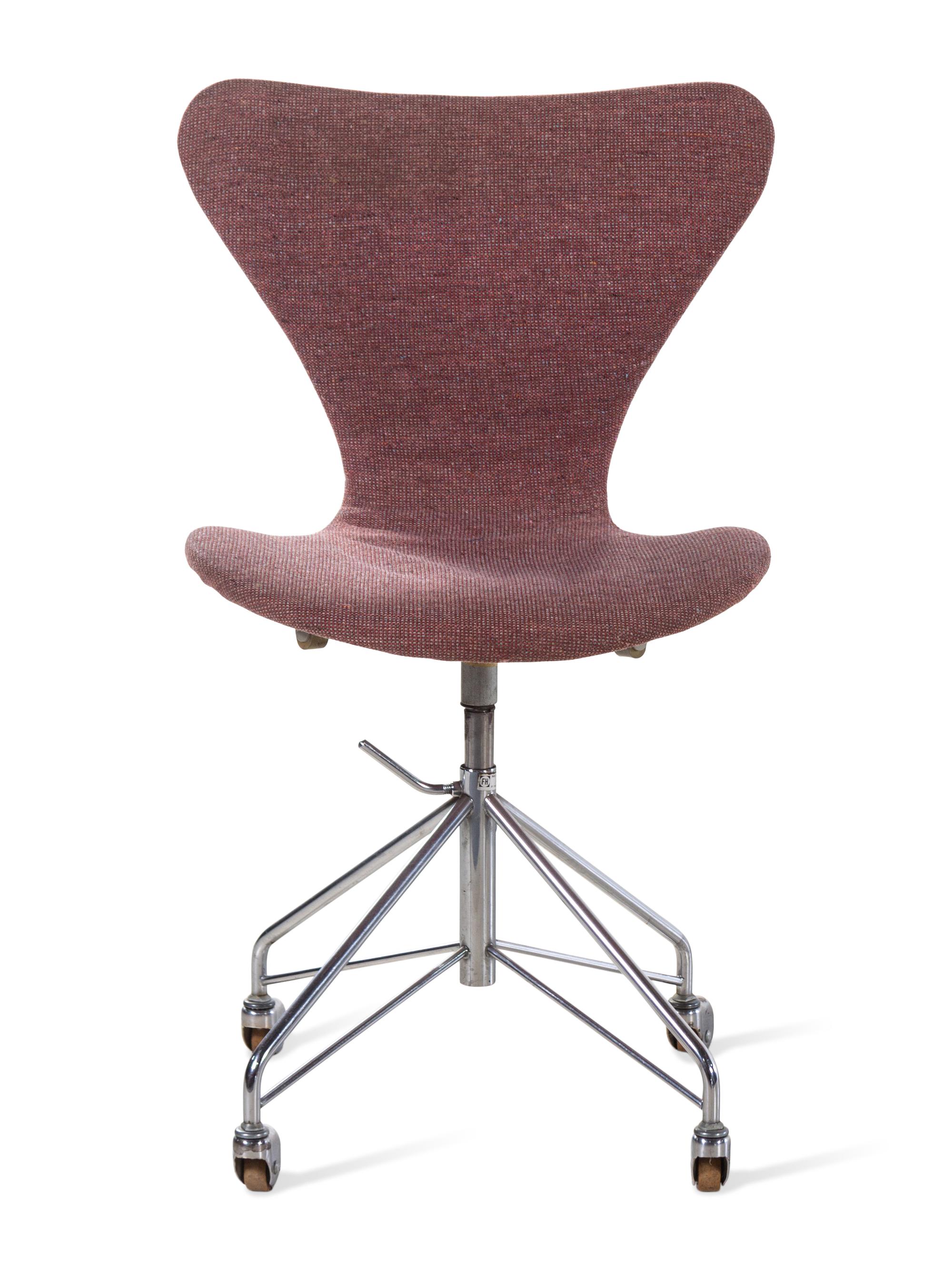 Series 7 Chair, model 3117, Fritz Hansen, Denmark