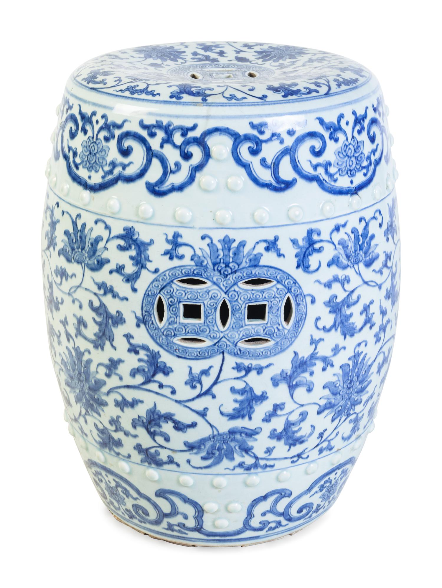 A Chinese Export Porcelain Garden Seat