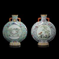 An Associate Pair of Chinese Famille Rose Porcelain Moon Flasks, 20th Century 近代 松石地粉彩抱月瓶一對