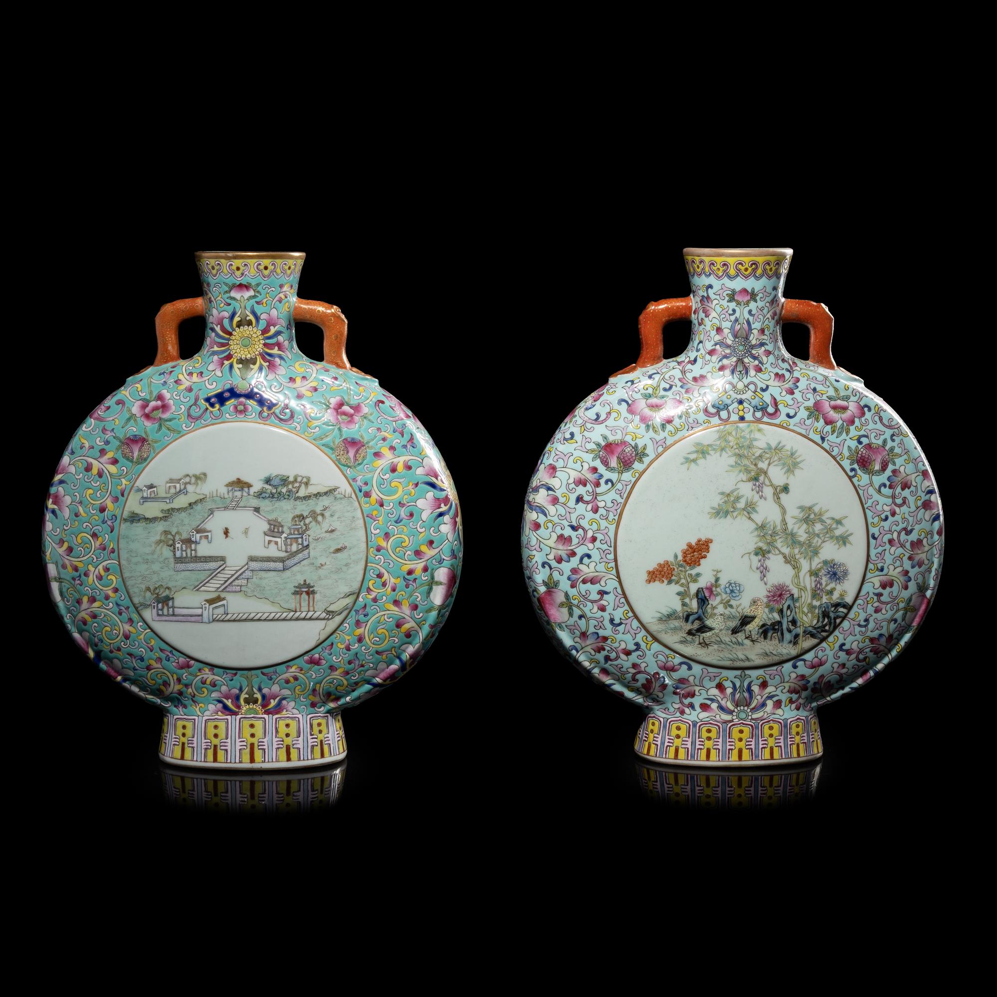 An Associate Pair of Chinese Famille Rose Porcelain Moon Flasks, 20th Century 近代 松石地粉彩抱月瓶一對