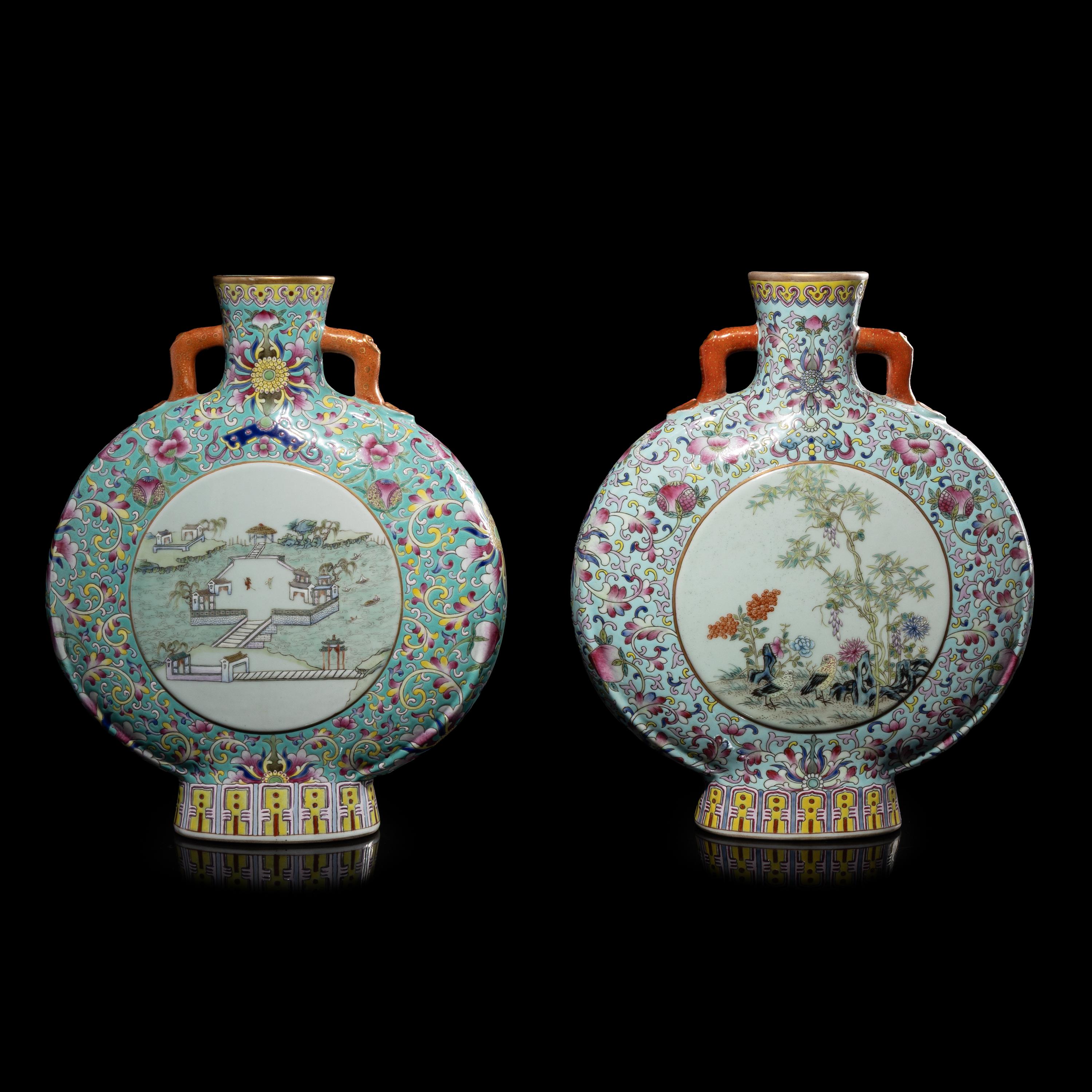 An Associate Pair of Chinese Famille Rose Porcelain Moon Flasks, 20th Century 近代 松石地粉彩抱月瓶一對