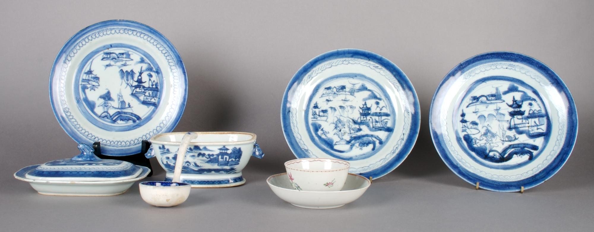 A Collection of Chinese Porcelain Export Articles, Diameter of plates 8 1/2 inches.