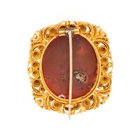 ANTIQUE, YELLOW GOLD AND AGATE CAMEO BROOCH