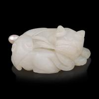 Two Chinese Jade Snuff Bottles, Late Qing Dynasty 晚清 玉雕鼻煙壺一組兩件