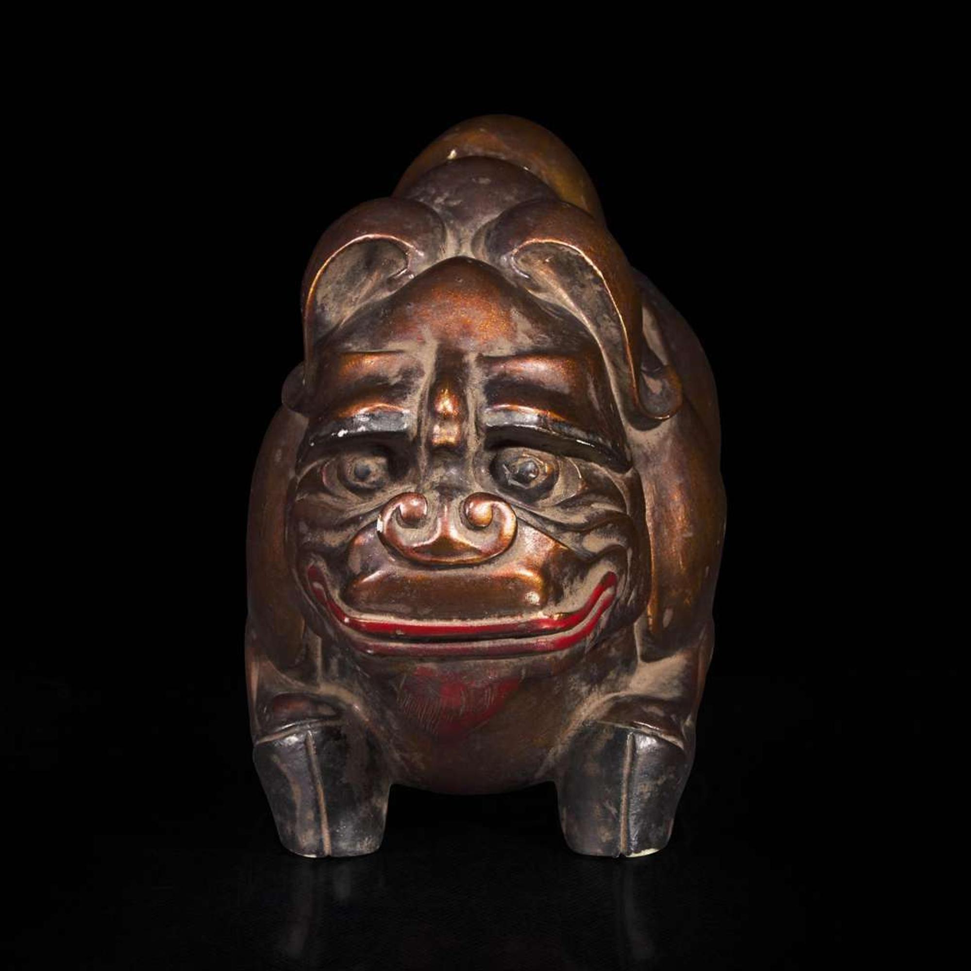 An unusual Chinese gilt-lacquered jade mythical beast 珍罕漆金玉雕瑞兽