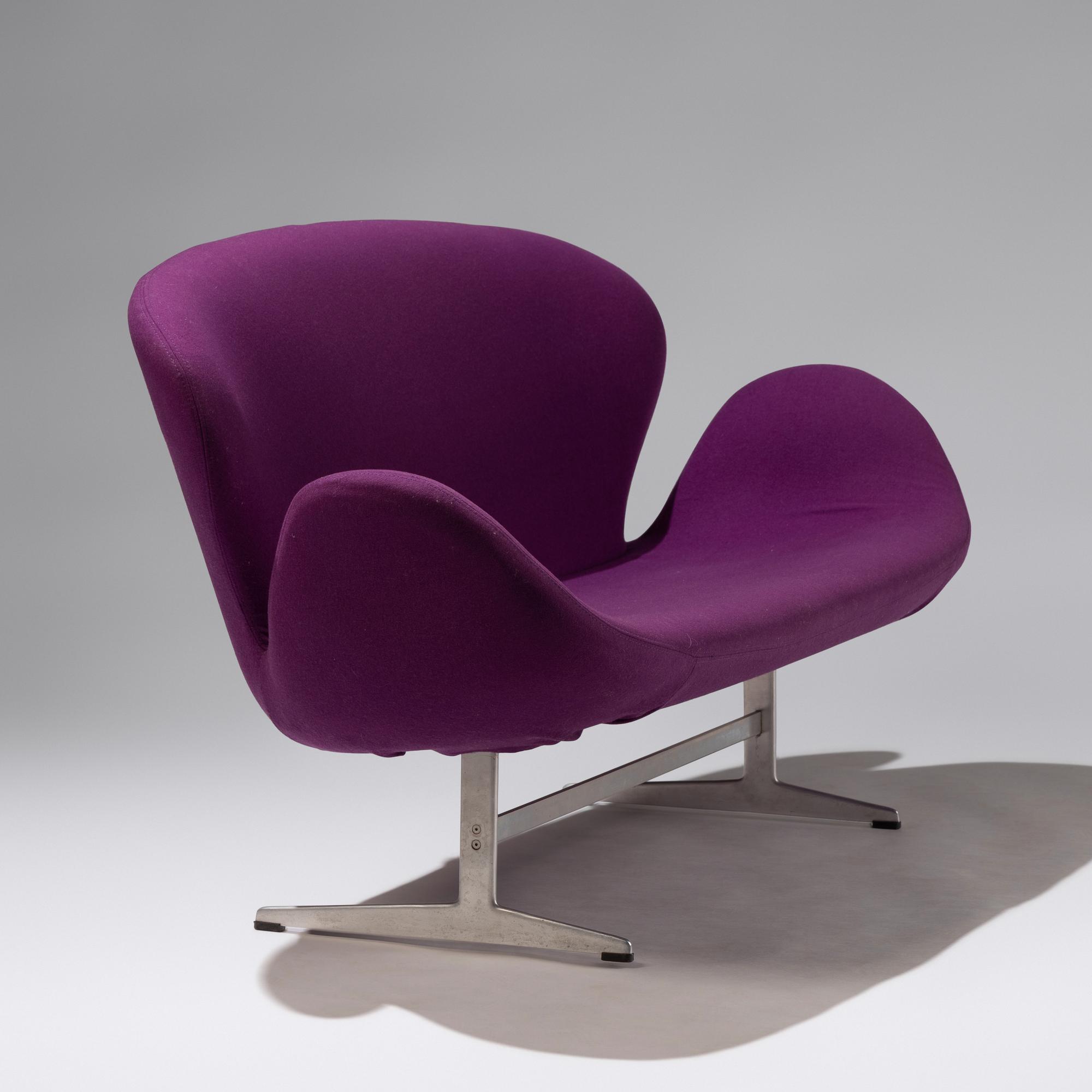 Swan settee, model 3321 for Fritz Hansen